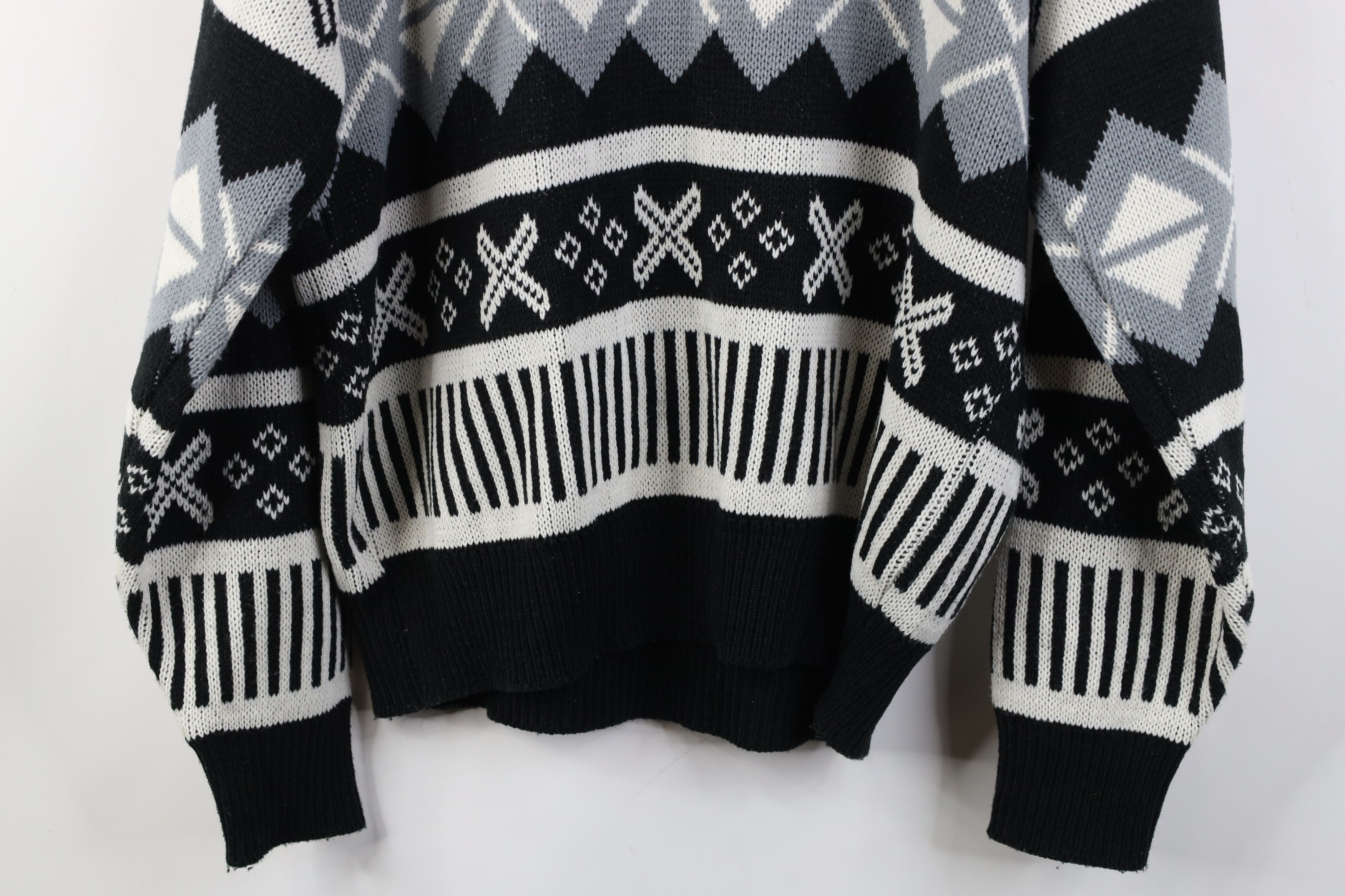 Vintage Vintage 90s Coogi Style Geometric Knit Crewneck Sweater Size US L / EU 52-54 / 3 - 10 Thumbnail