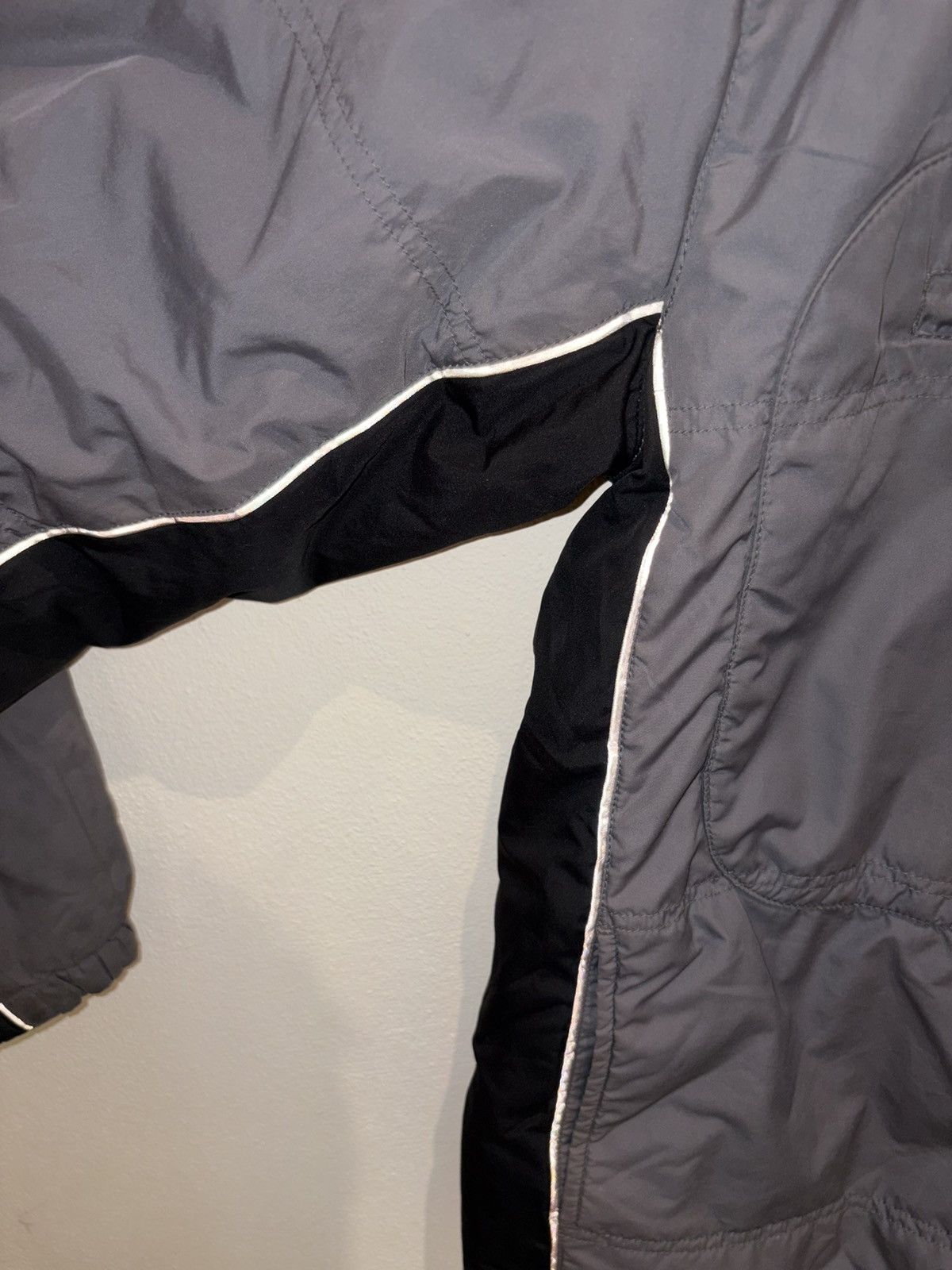 Tommy Hilfiger Vintage Tommy Hilfiger Reflective Jacket Size US L / EU 52-54 / 3 - 3 Thumbnail