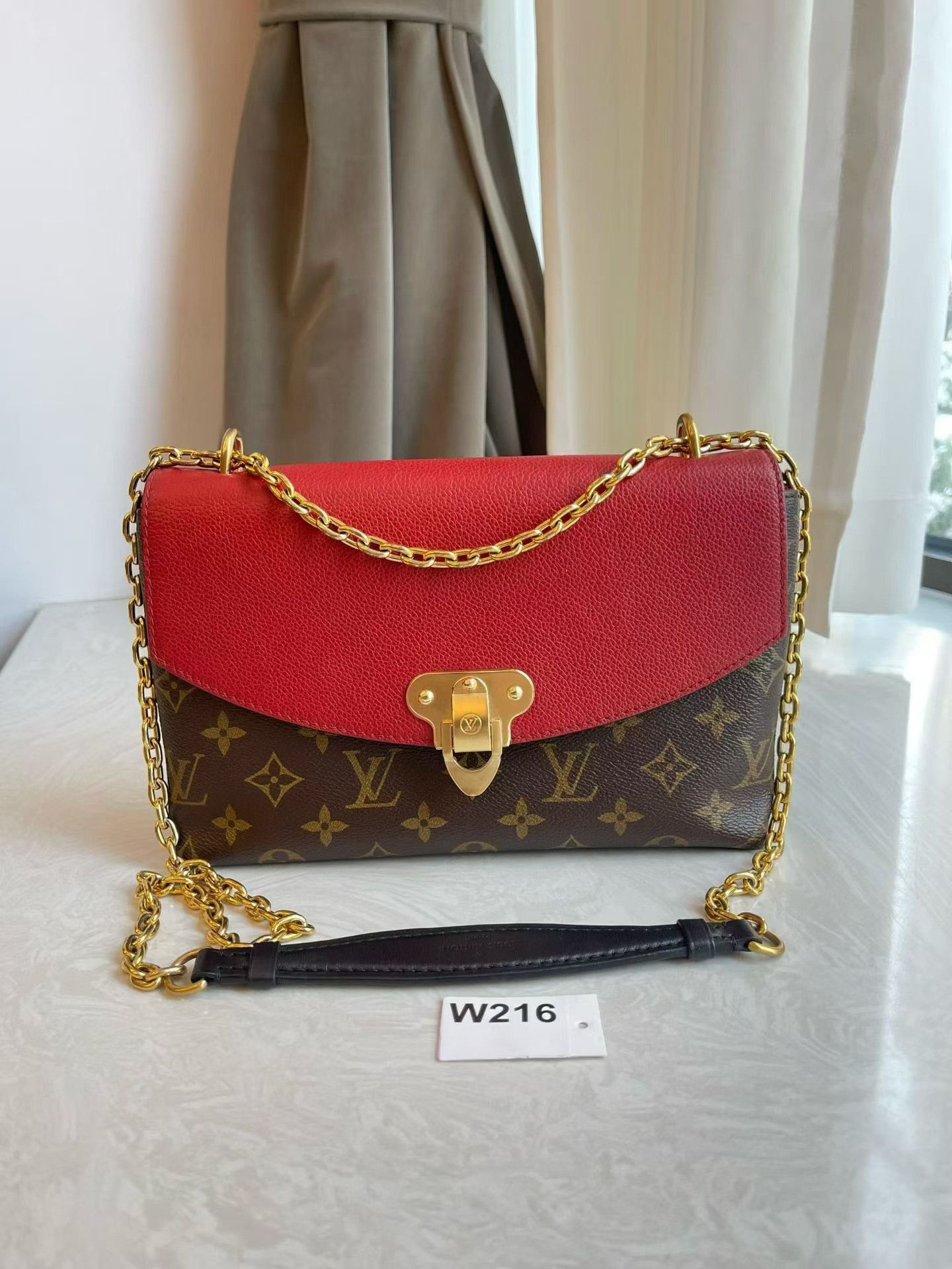 Louis Vuitton Pre-loved Bag Very good condition Size ONE SIZE - 1 Thumbnail