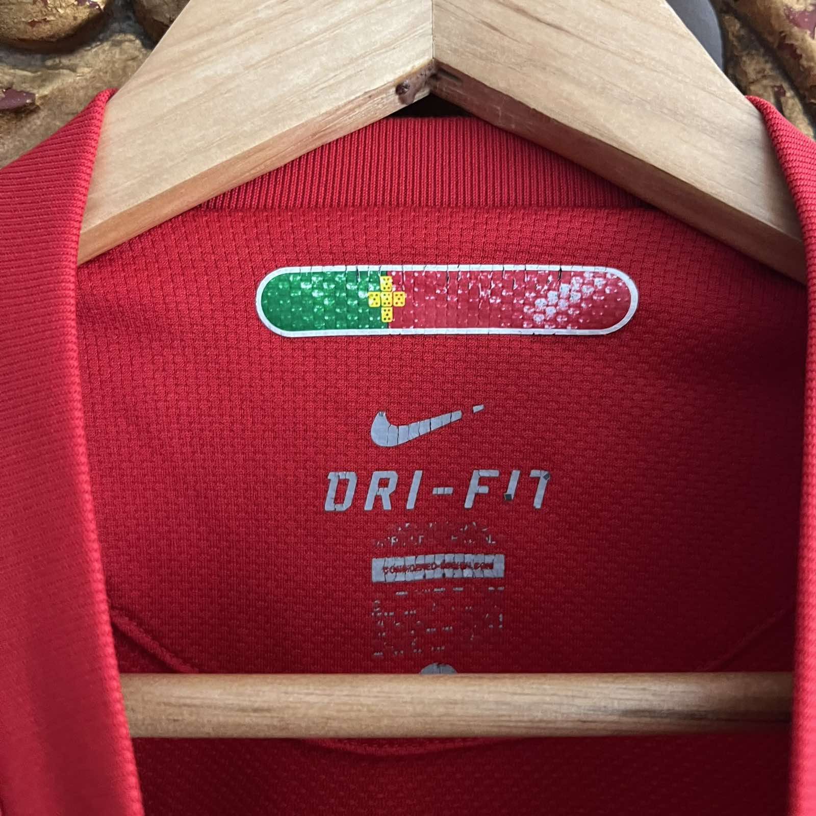 Nike Vintage Nike Y2K Portugal Home jersey Jersey 2010-11 Size US S / EU 44-46 / 1 - 5 Thumbnail