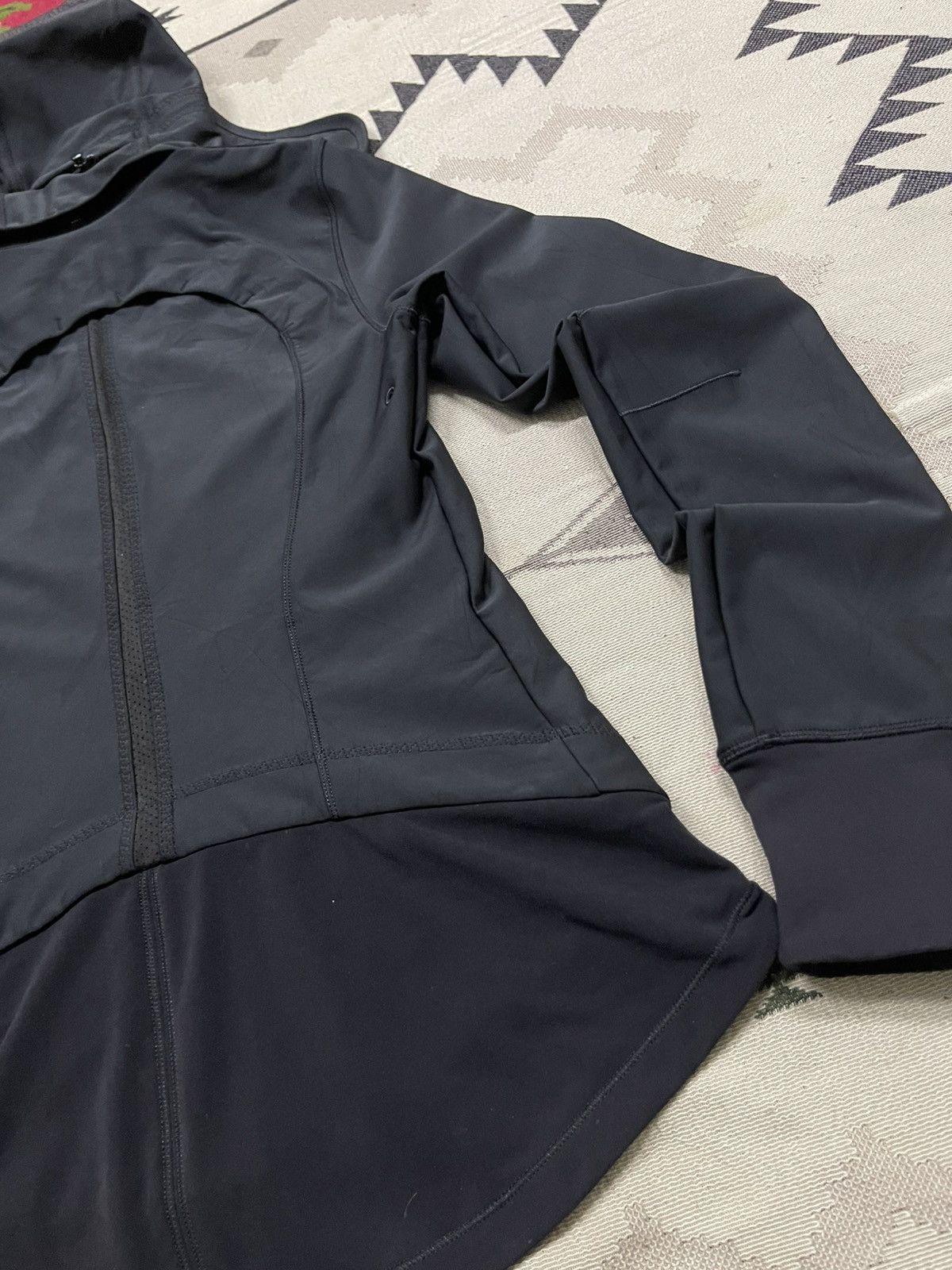 Lululemon LULULEMON KEEP IT UP BLACK RUN JACKET WATER RESISTANT Size M / US 6-8 / IT 42-44 - 17 Thumbnail