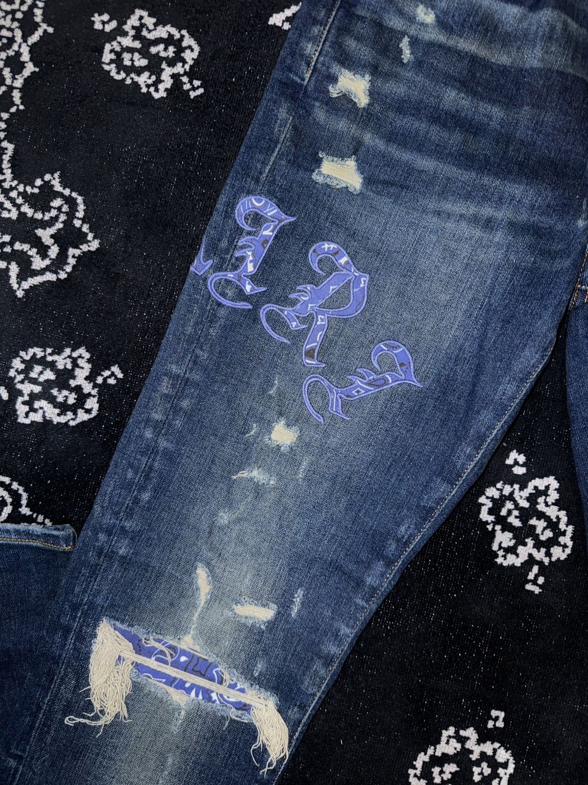 Amiri AMIRI BANDANA PURPLE ENGLISH LOGO JEANS Size US 30 / EU 46 - 6 Thumbnail