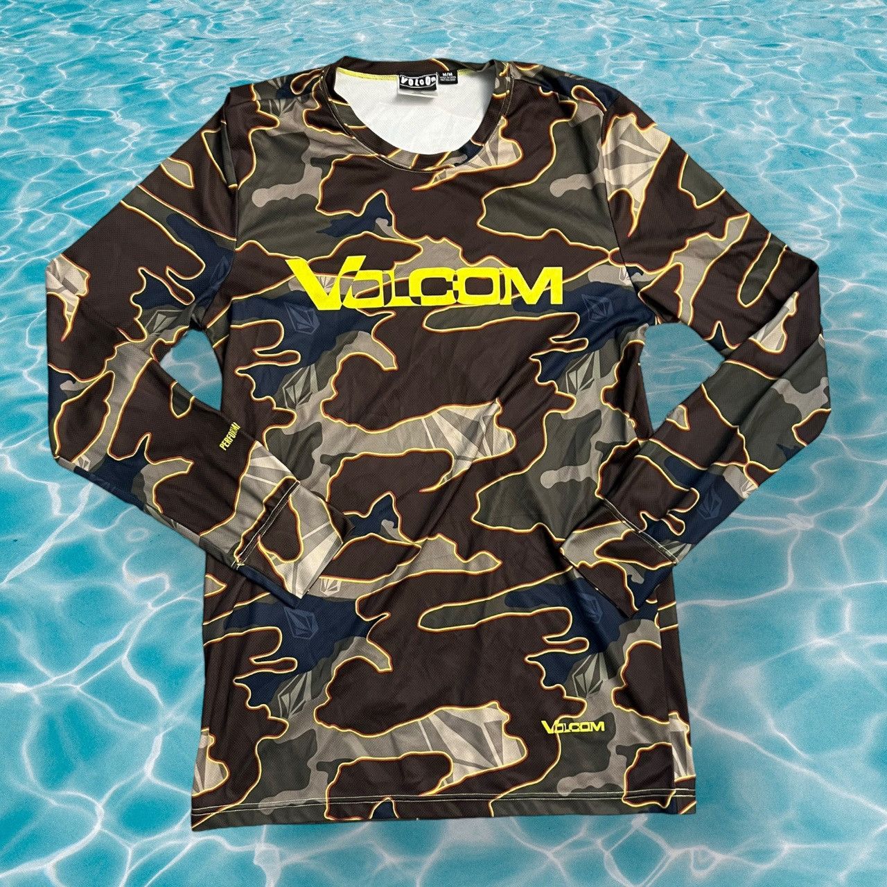 The GV Gallery × Volcom Insane volcom aop camo performance long sleeve Size US M / EU 48-50 / 2 - 1 Thumbnail
