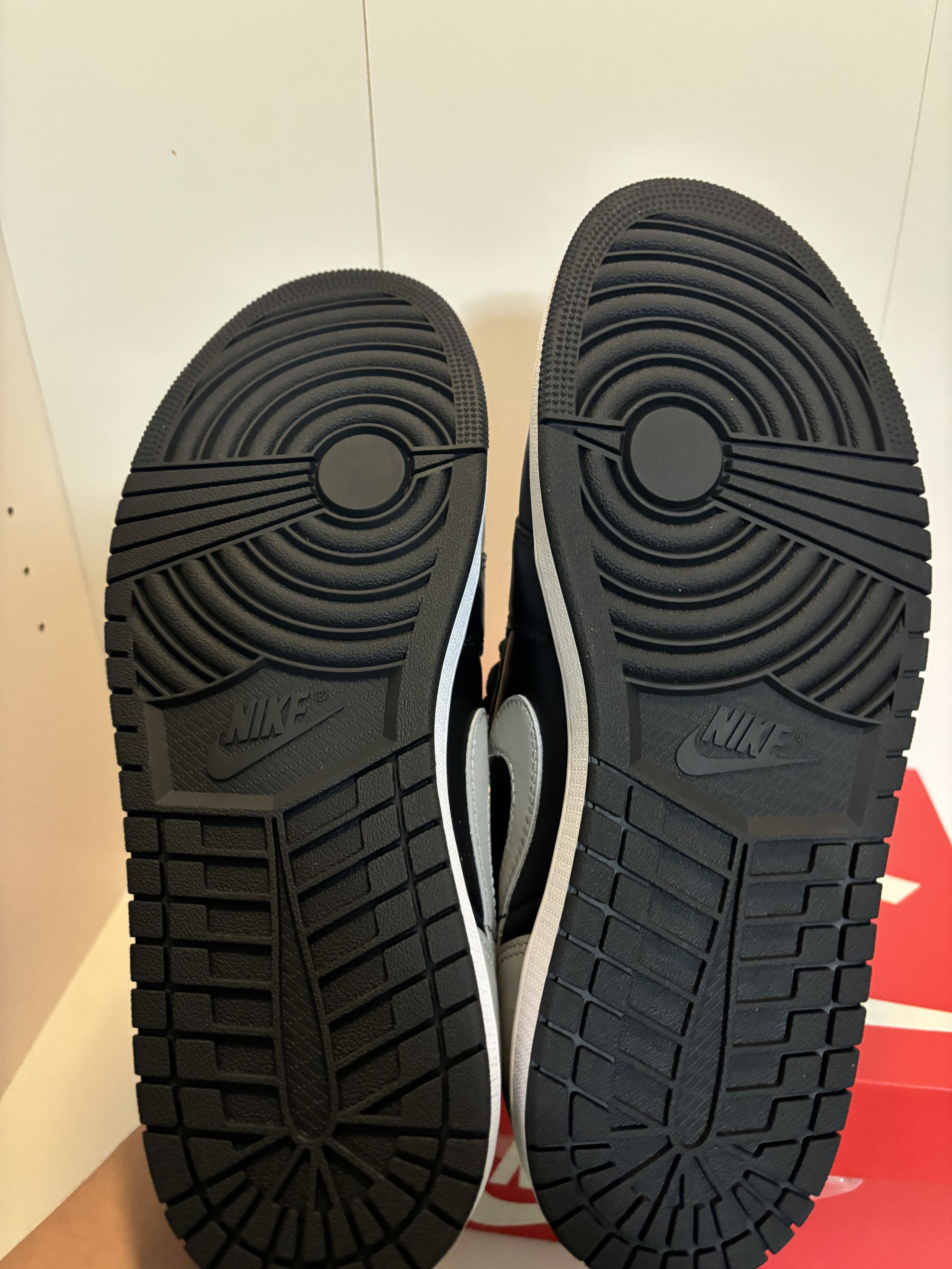 Nike Jordon 1 Retro Low OG Size US 10 / EU 43 - 7 Thumbnail