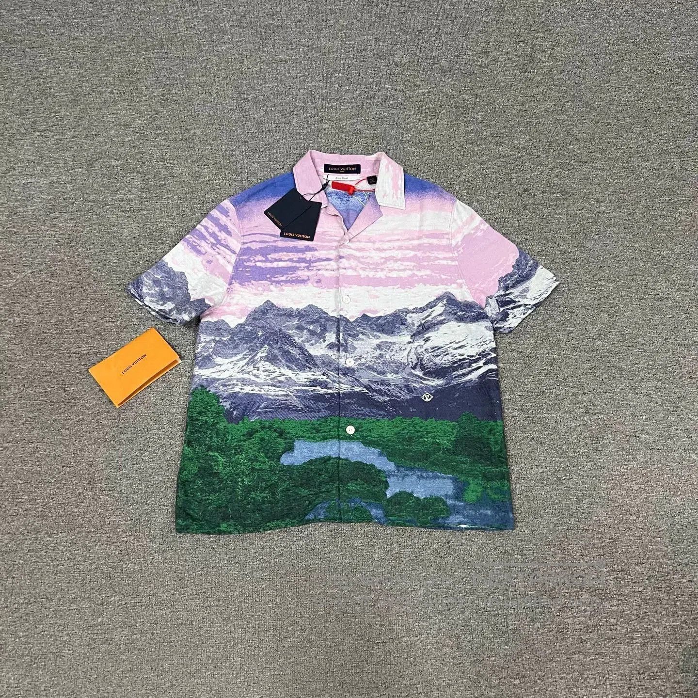 Louis Vuitton Louis Vuitton Snow Mountain Landscape Shirt. Size US S / EU 44-46 / 1 - 1 Thumbnail