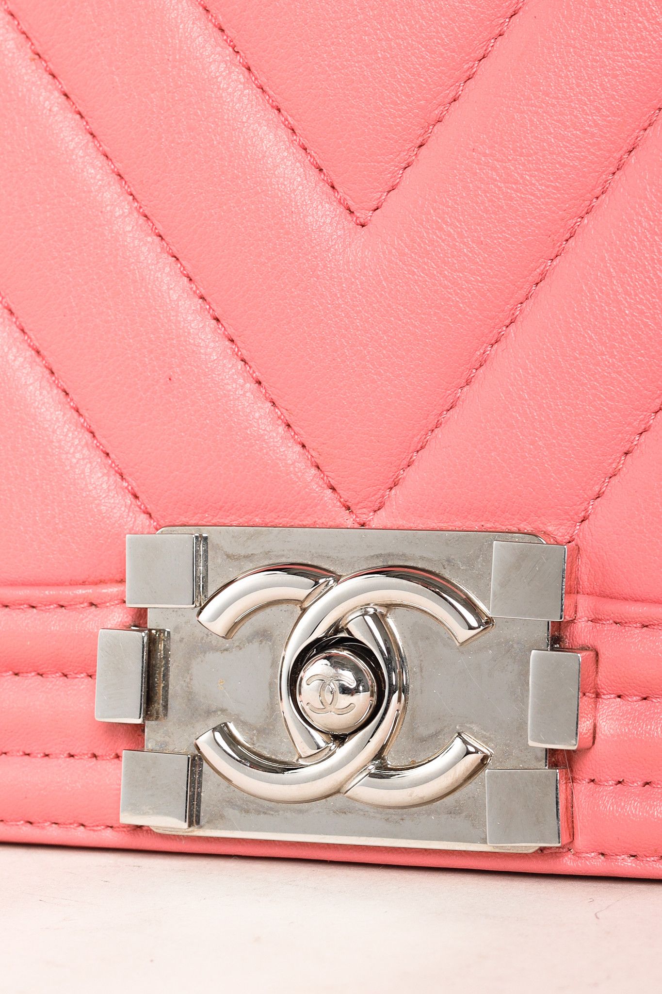 Chanel Chanel Boy Medium Pink Calfskin Chevron Flap Shoulder Bag Size ONE SIZE - 11 Thumbnail