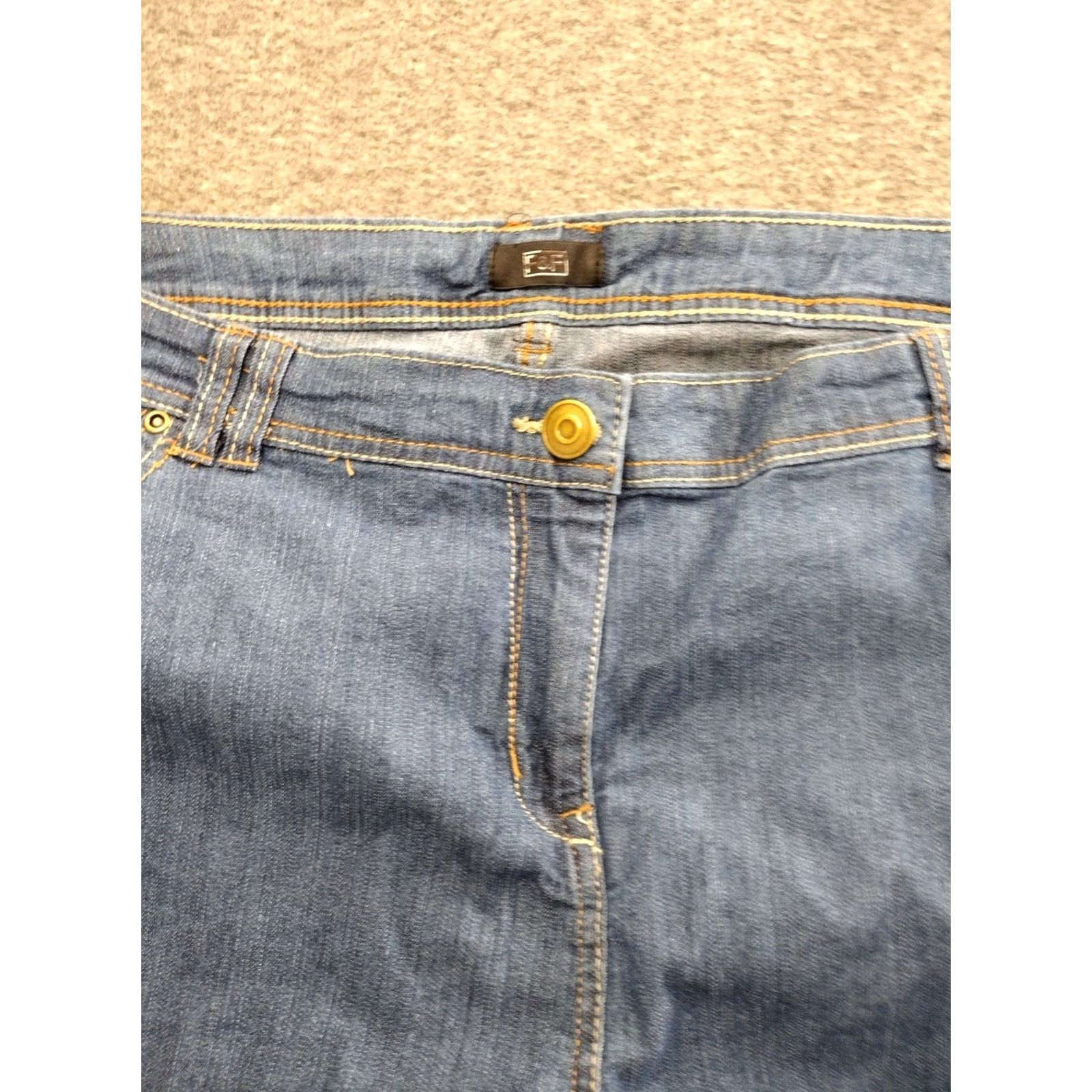 Vintage F&F Jeans Women Blue Dark Wash High Rise Capri Jeans 22 Plus Denim Capris Women High Rise Capri Jeans Blue Dark Wash Size 40" / US 18 - 3 Thumbnail