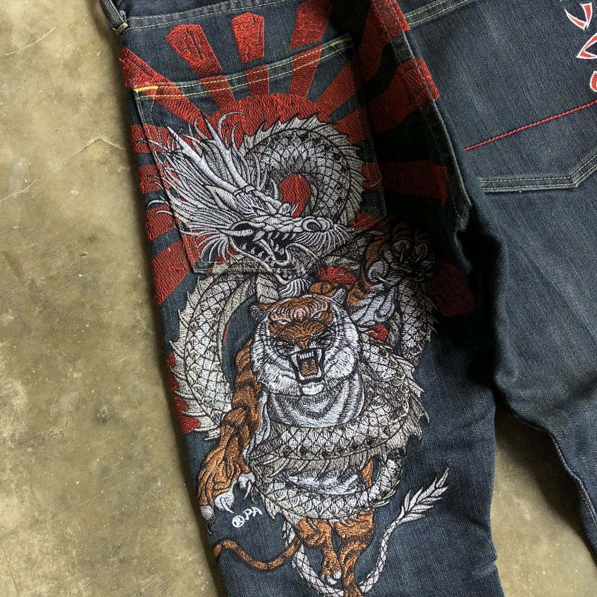 Karakuri Tamashii 2000s Sugoi Tatto Embroidery Dragon Tiger Denim Jeans Size US 29 - 5 Thumbnail