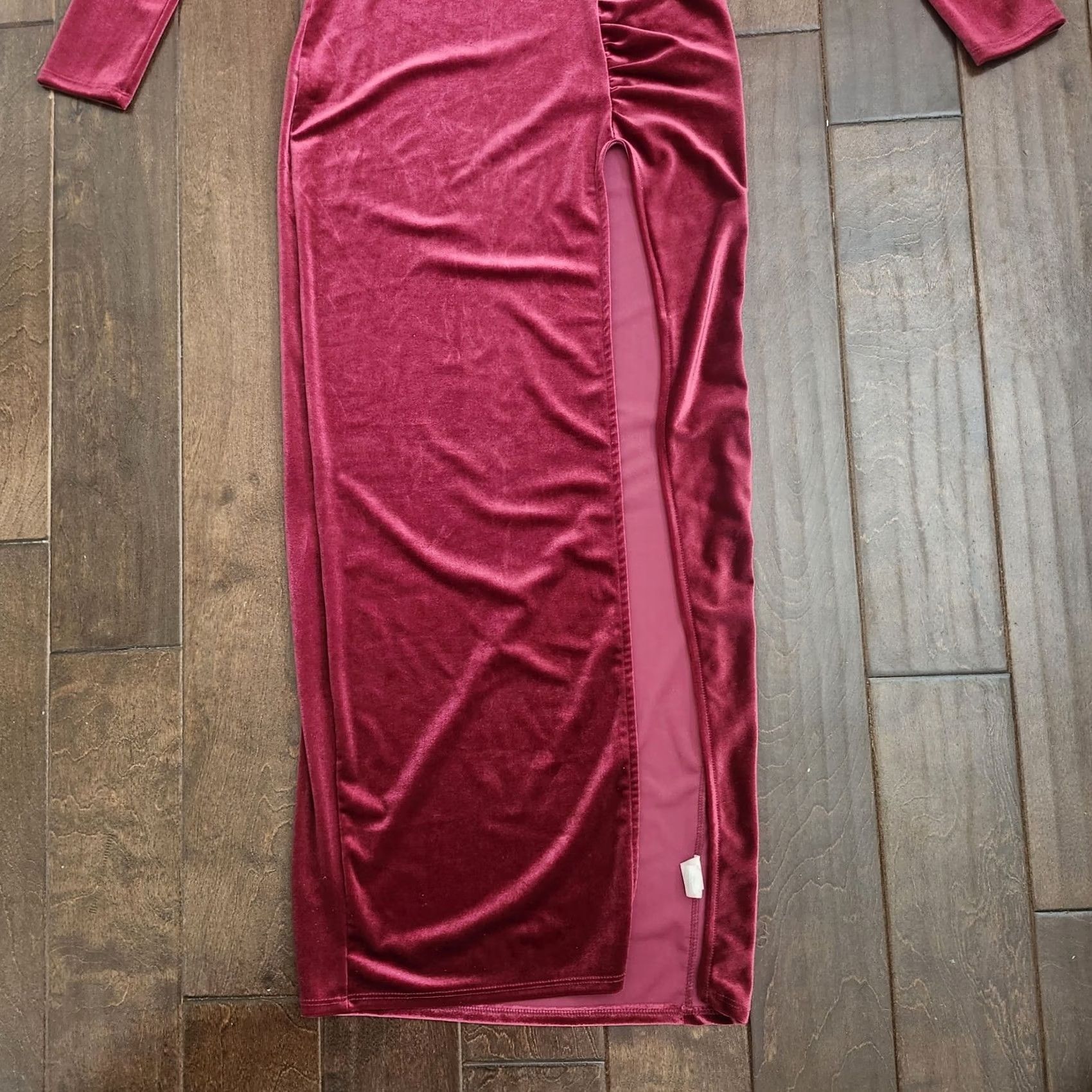 Fashion Nova Fashion Nova Burgundy Velvet Maxi Dress M Ruched Slit Dress Woman Long Sleeve Party Cocktail Formal Wedding Travel Red Pattern Solid Vintage No N/A Size M / US 6-8 / IT 42-44 - 5 Thumbnail