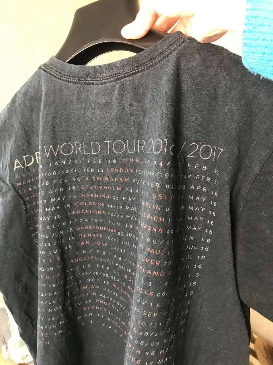 Band Tees 🔥 Adele World Tour 2016/2017 Graphic Print Art Music Vintage Size US L / EU 52-54 / 3 - 10 Thumbnail