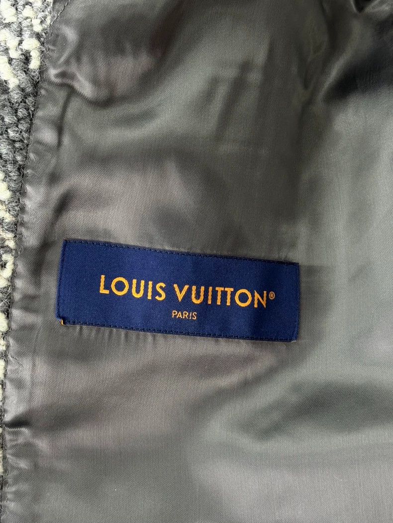 Louis Vuitton Louis Vuitton Rhombic plaid wool grey and white coat for t Size US M / EU 48-50 / 2 - 7 Thumbnail