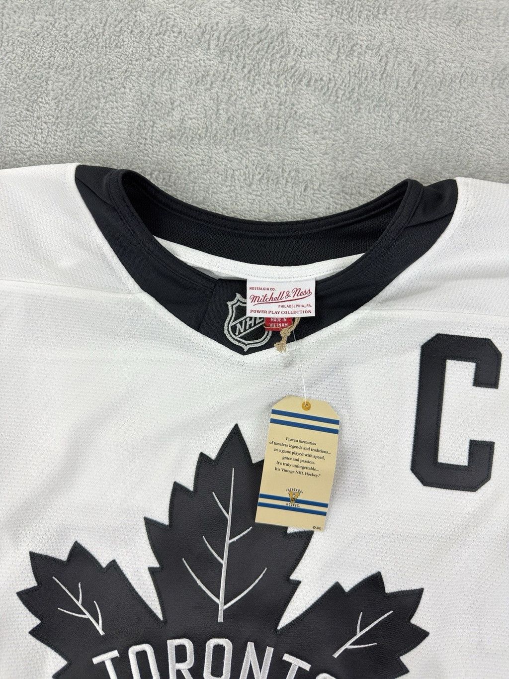Mitchell & Ness Mitchell & Ness NWT Men's Sz Large Austin Matthews 2019 NHL Size US L / EU 52-54 / 3 - 9 Thumbnail
