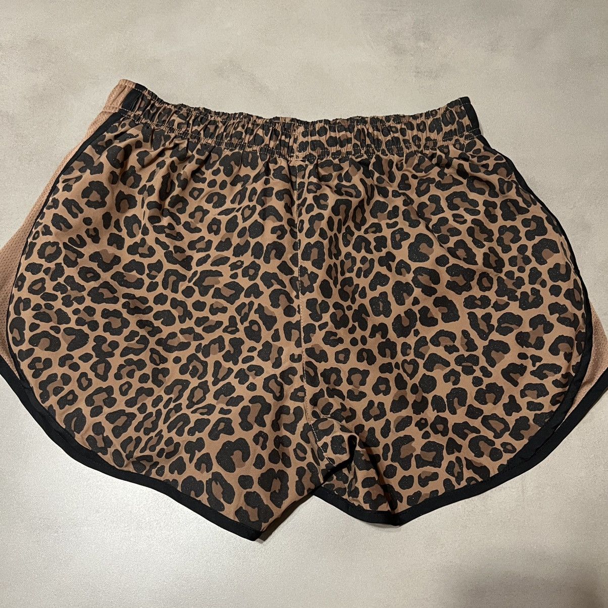 Nike Dri Fit Tempo Leopard Print Shorts SZ M Size 26" / US 2 / IT 38 - 3 Thumbnail