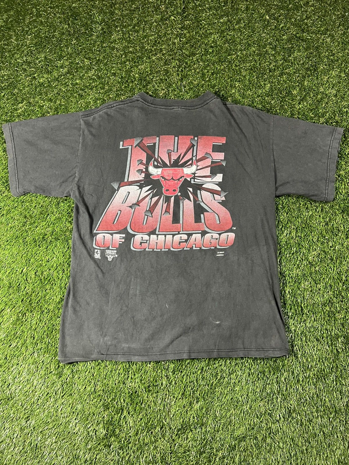 NBA Vintage 90’s Chicago Bulls NBA Shattered Glass Faded Tee Size US XL / EU 56 / 4 - 3 Thumbnail