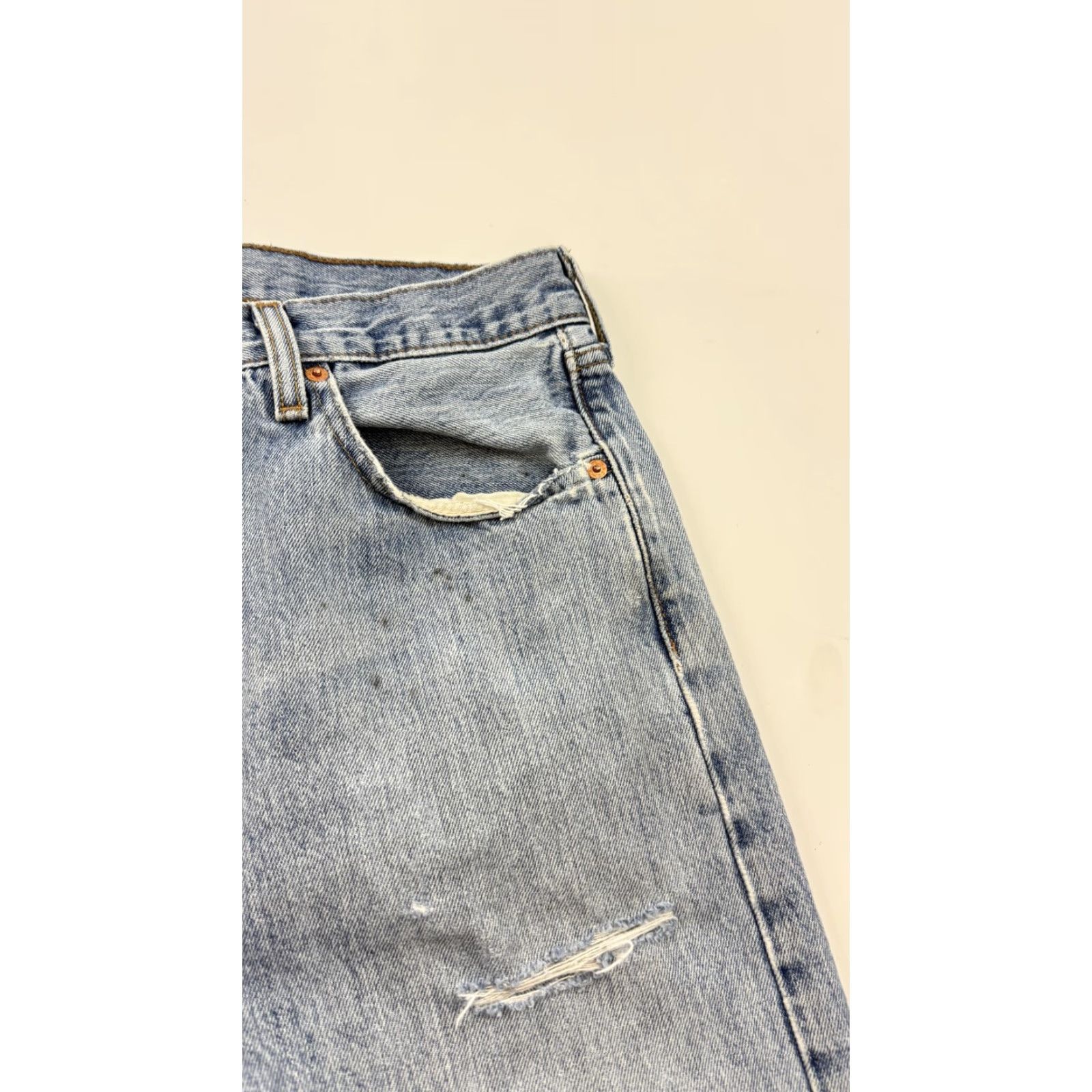 Levi's VINTAGE Levi's 501 Jeans Mens 34x30 Light Wash Blue Button Fly Straight Leg Distressed Size US 34 / EU 50 - 7 Thumbnail