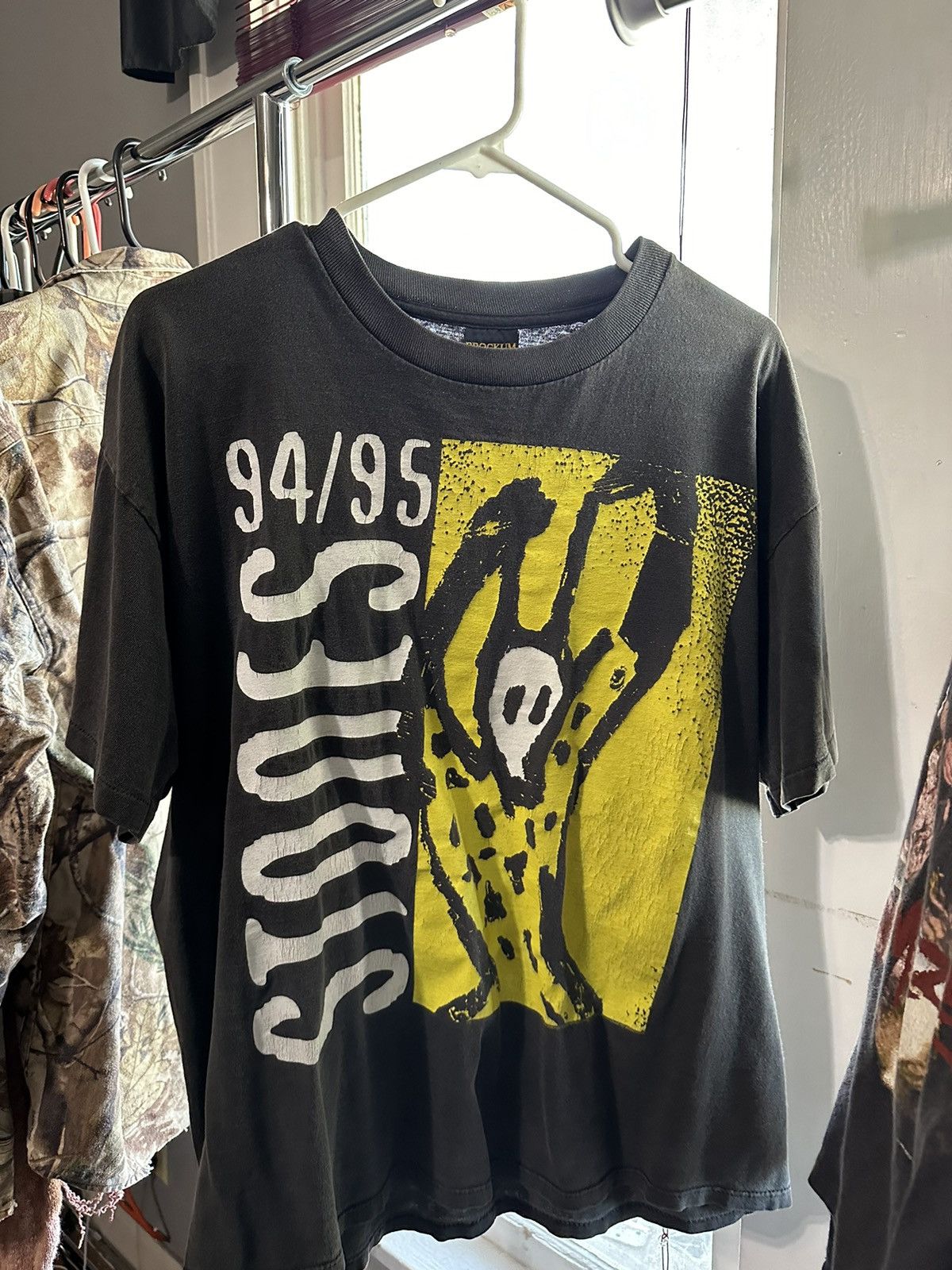 Vintage Vintage kiss world tour tee Size US XL / EU 56 / 4 - 1 Thumbnail
