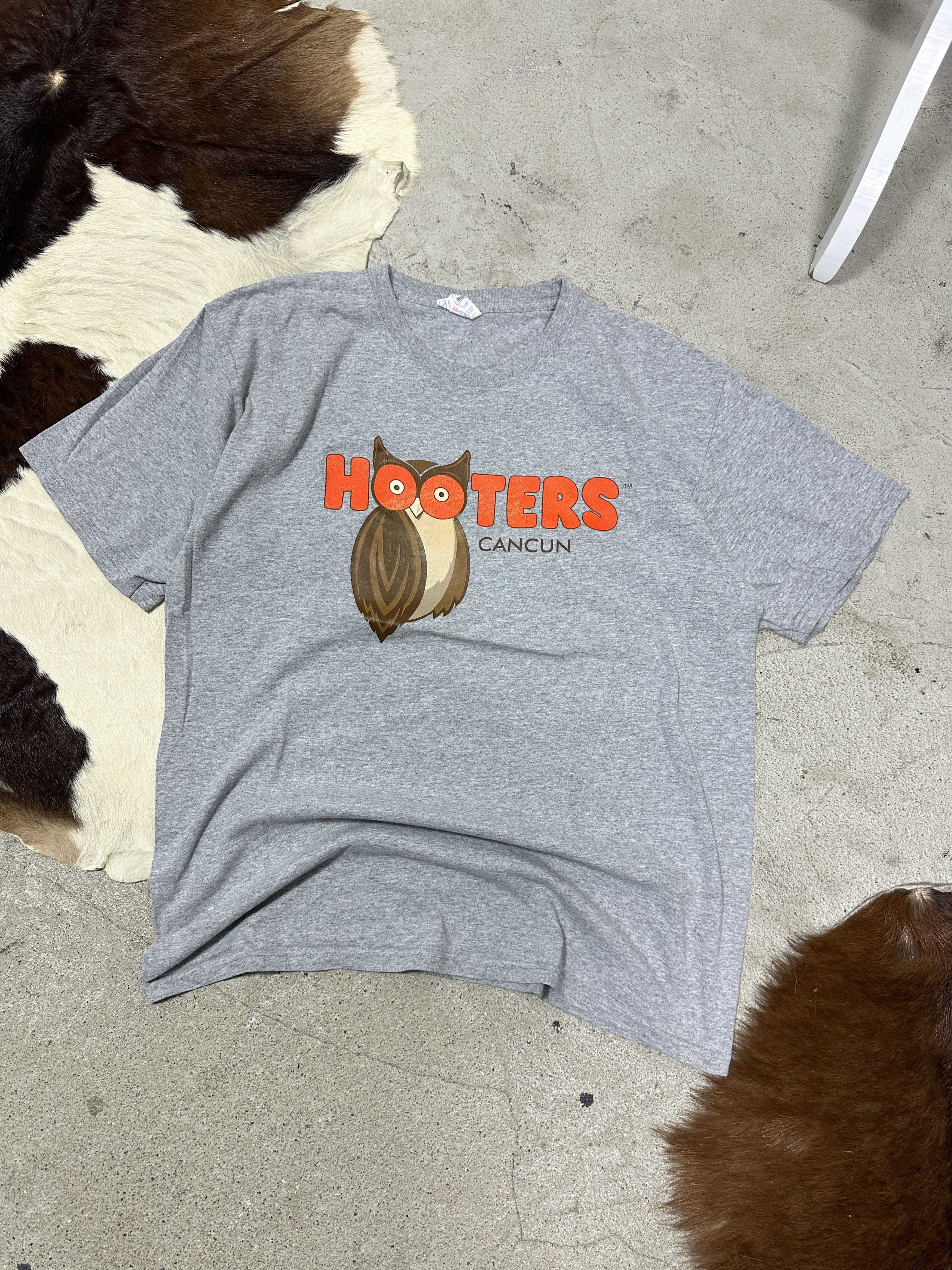 Vintage Vintage Streetwear Sporty Printed Hooters T-shirt Y2K Size US L / EU 52-54 / 3 - 2 Thumbnail