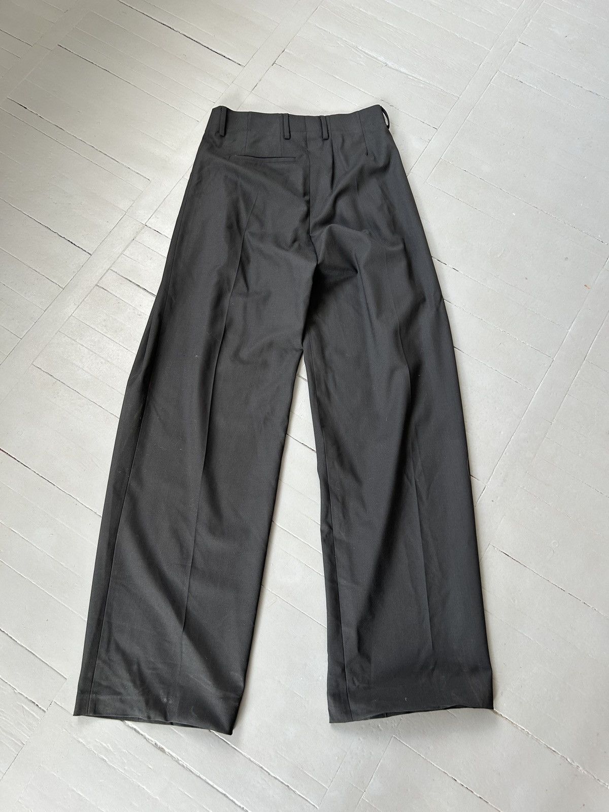 Louis Vuitton Louis Vuitton uniforms black classic basic wool pants Size US 36 / EU 52 - 7 Thumbnail