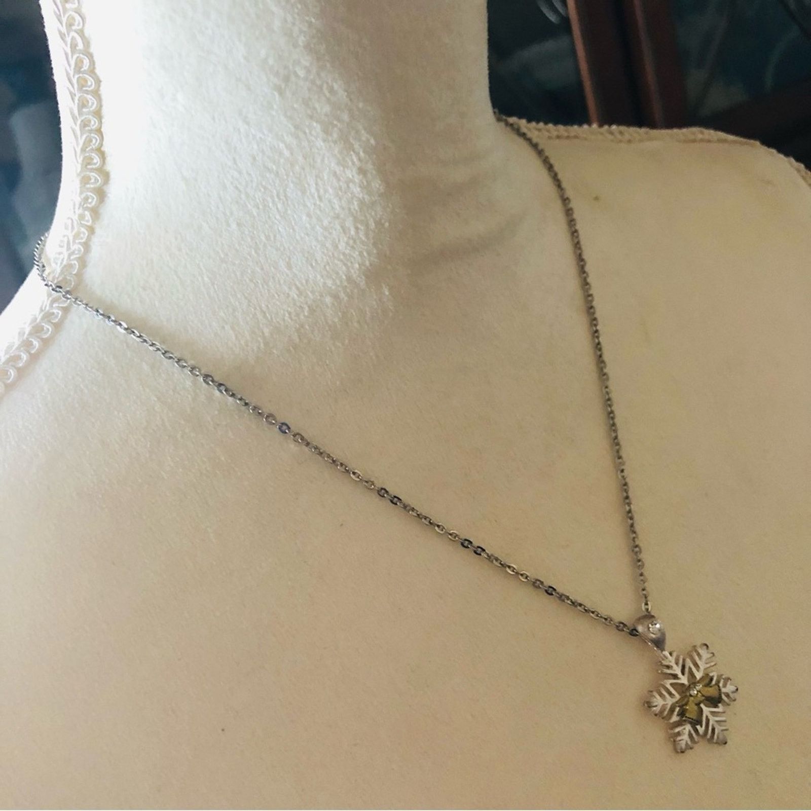 Vintage Vintage frosted snowflake angels flying necklace Size ONE SIZE - 5 Thumbnail