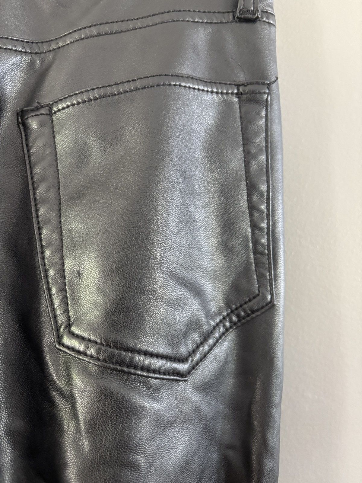 Abercrombie & Fitch Abercrombie & Fitch Ultra High Rise Jeans Vegan Leather Size 27" / US 4 / IT 40 - 7 Thumbnail