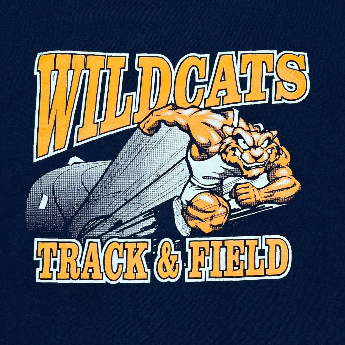 Gildan VINTAGE NCAA Wildcats Track & Field Graphic T-Shirt Large Mens Blue 00s Sports Shirt Size US L / EU 52-54 / 3 - 3 Thumbnail