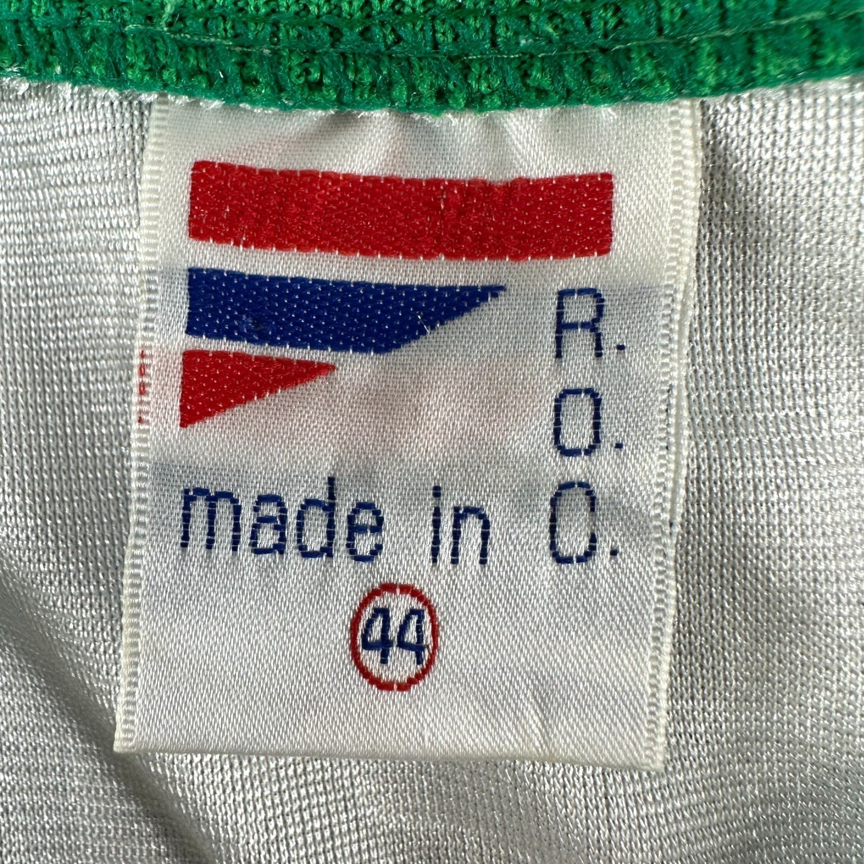 Vintage VINTAGE Saudi Arabia Football Jersey Mens Small White Green Polyester 80s Shirt Short Sleeve Logo Size US S / EU 44-46 / 1 - 3 Thumbnail