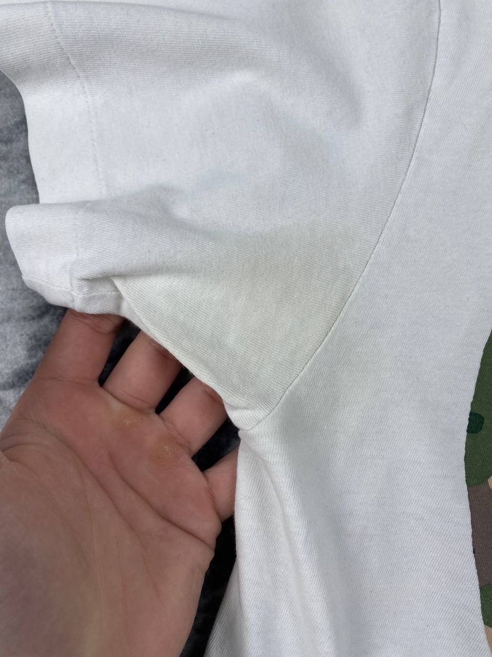 CDG by Comme des Garcons Comme Des Garçons Play Camo Heart T-Shirt Men Size XL White Size US XL / EU 56 / 4 - 4 Thumbnail