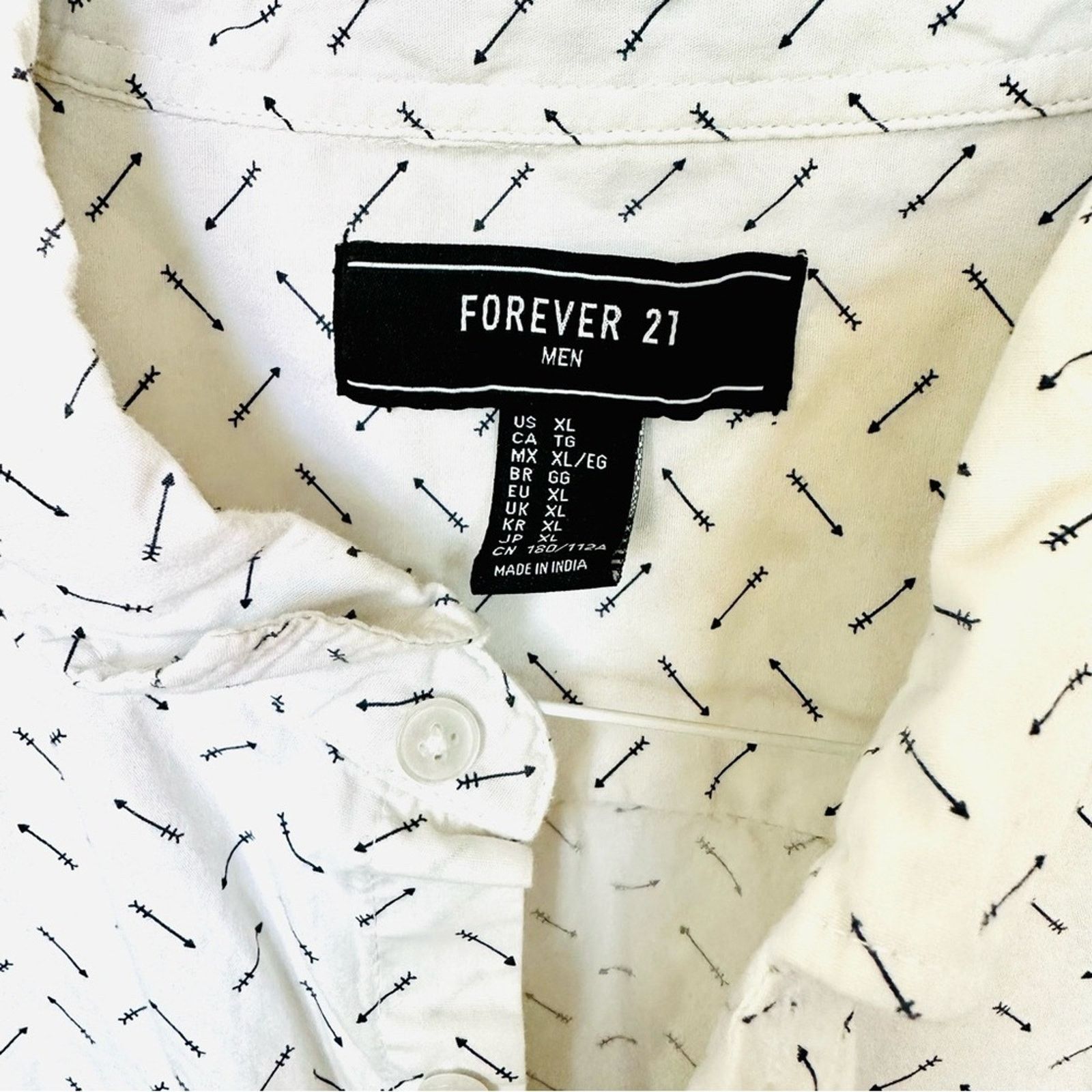 Forever 21 MENS FOREVER 21 White Black Arrow Print Button Shirt Top Size US XL / EU 56 / 4 - 3 Thumbnail
