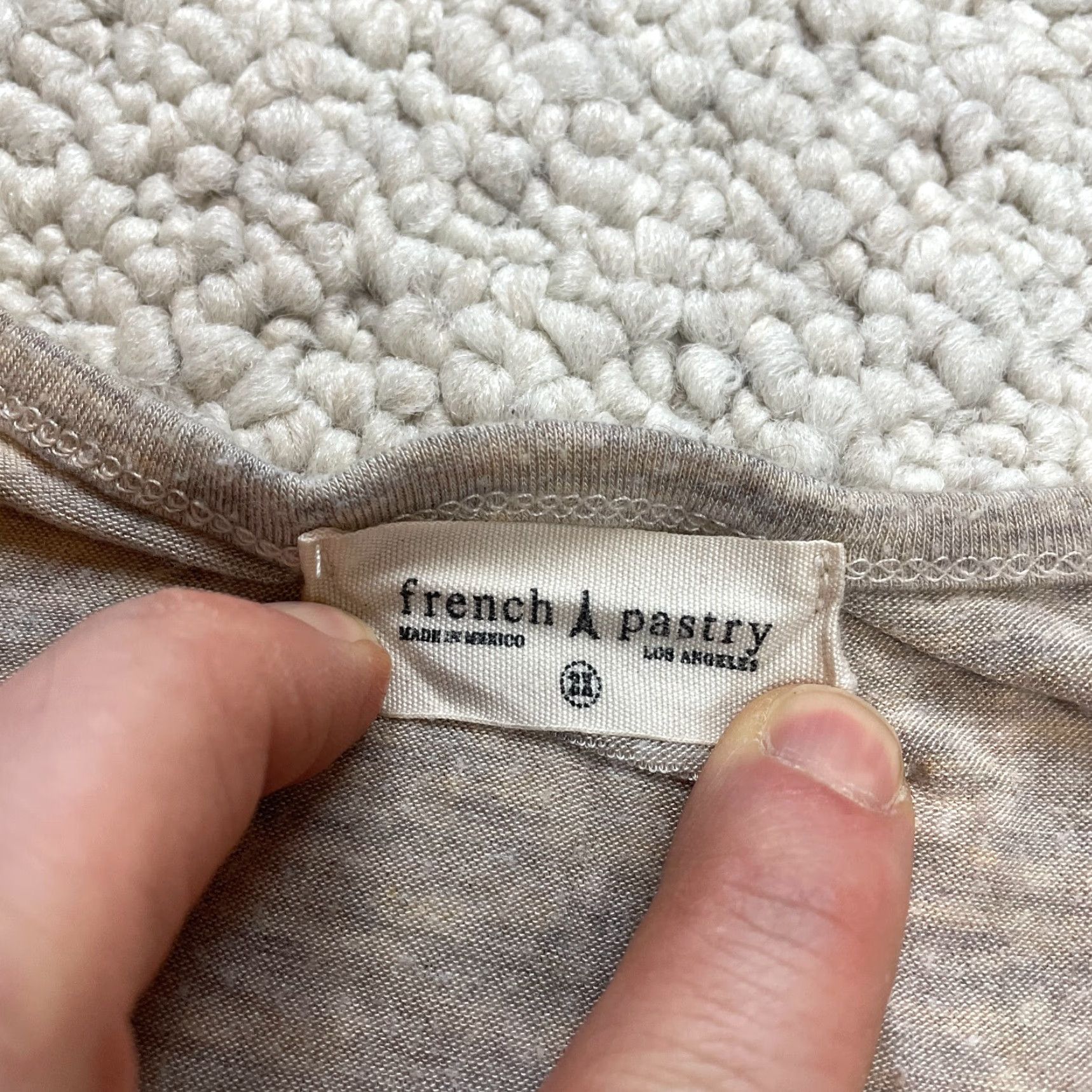 Vintage French Pastry Shirt Cap Sleeve Knot Hem Smile Logo Rayon Womens Plus 2X Beige Size XXL / US 16-18 / IT 52-54 - 5 Thumbnail