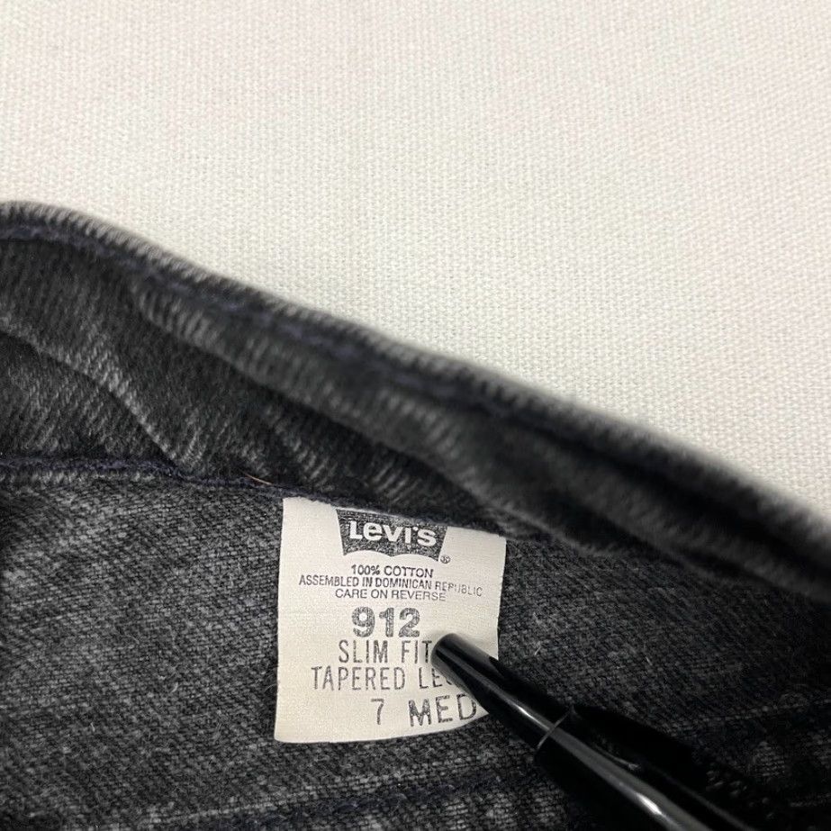 Levi's VTG Levi's Jeans Womens Slim Tapered 912 26 W26 L30 Dark Denim Black 90s Orange Tab Distressed 5-Pocket Mens? No gender specified—Women Size 26" / US 2 / IT 38 - 4 Thumbnail