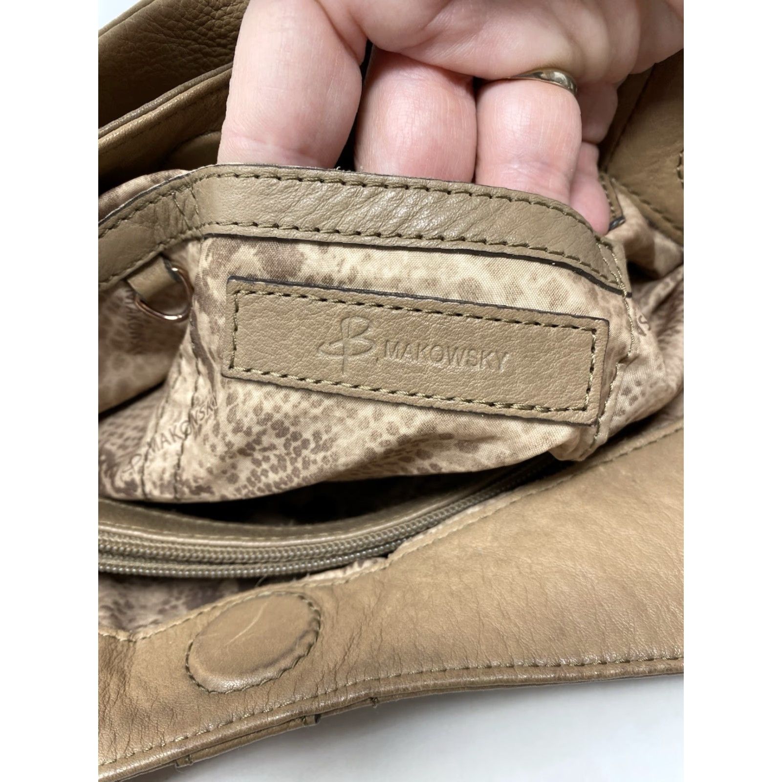 Vintage B. Makowsky Handbag Tan Soft Leather Shoulder Bag Chain Detail Snake Print Tote Size ONE SIZE - 7 Thumbnail