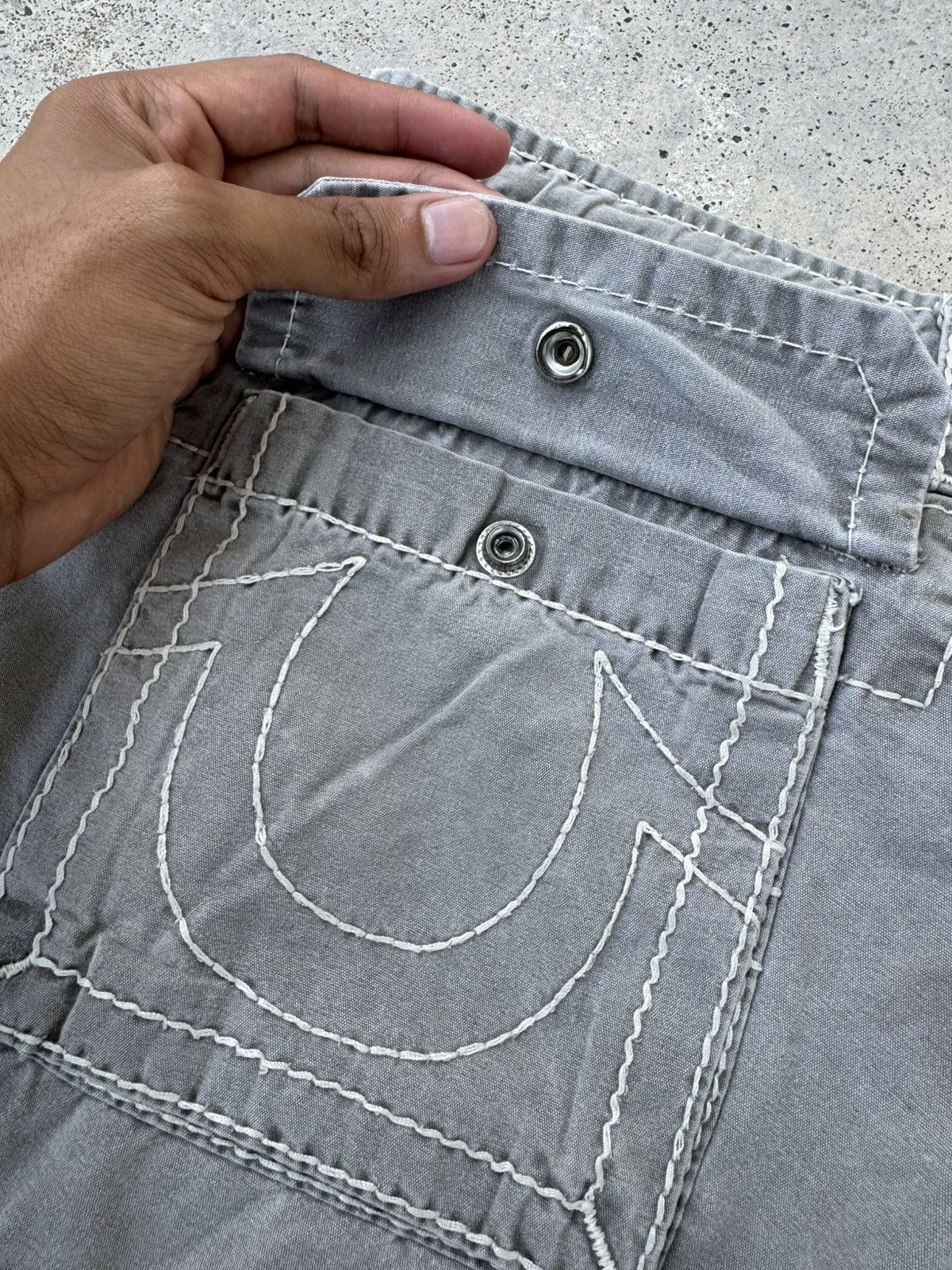 True Religion 2000s True Religion Multipocket y2k Cargos Short Size US 31 - 10 Thumbnail