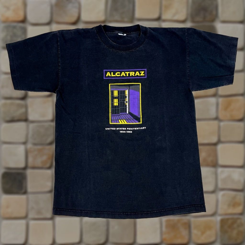 Vintage VINTAGE Men’s 90s T-Shirt Alcatraz United States Penitentiary 1934-1963 Black M Gothic Short Sleeve Crew Neck Graphic Print Double-Sided Mens Size US M / EU 48-50 / 2 - 1 Thumbnail