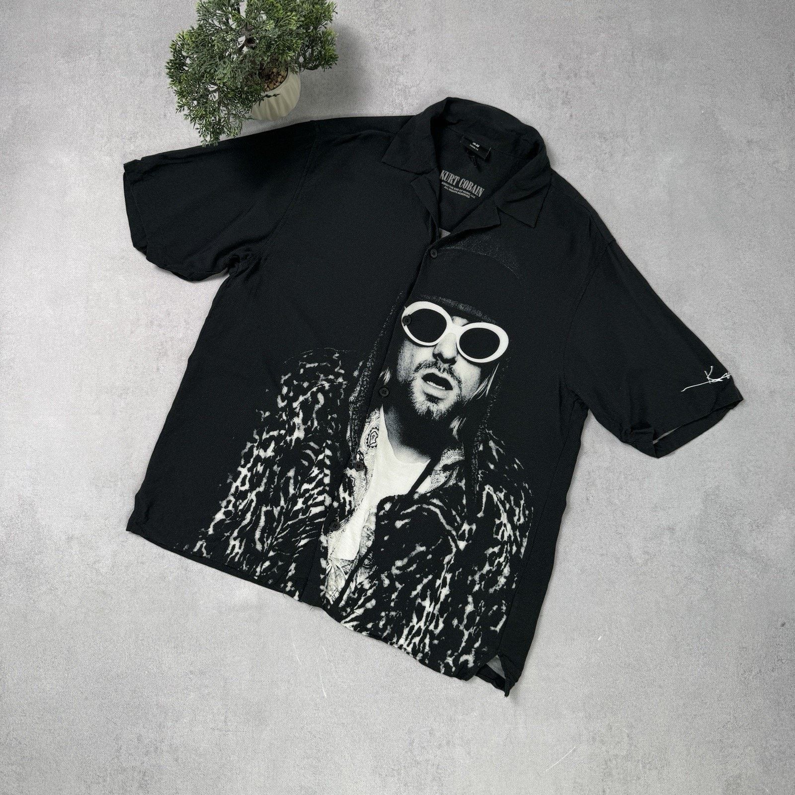H&M H&M Kurt Cobain Overprint Button Up Men Shirt Short Sleeve Size US S / EU 44-46 / 1 - 1 Thumbnail