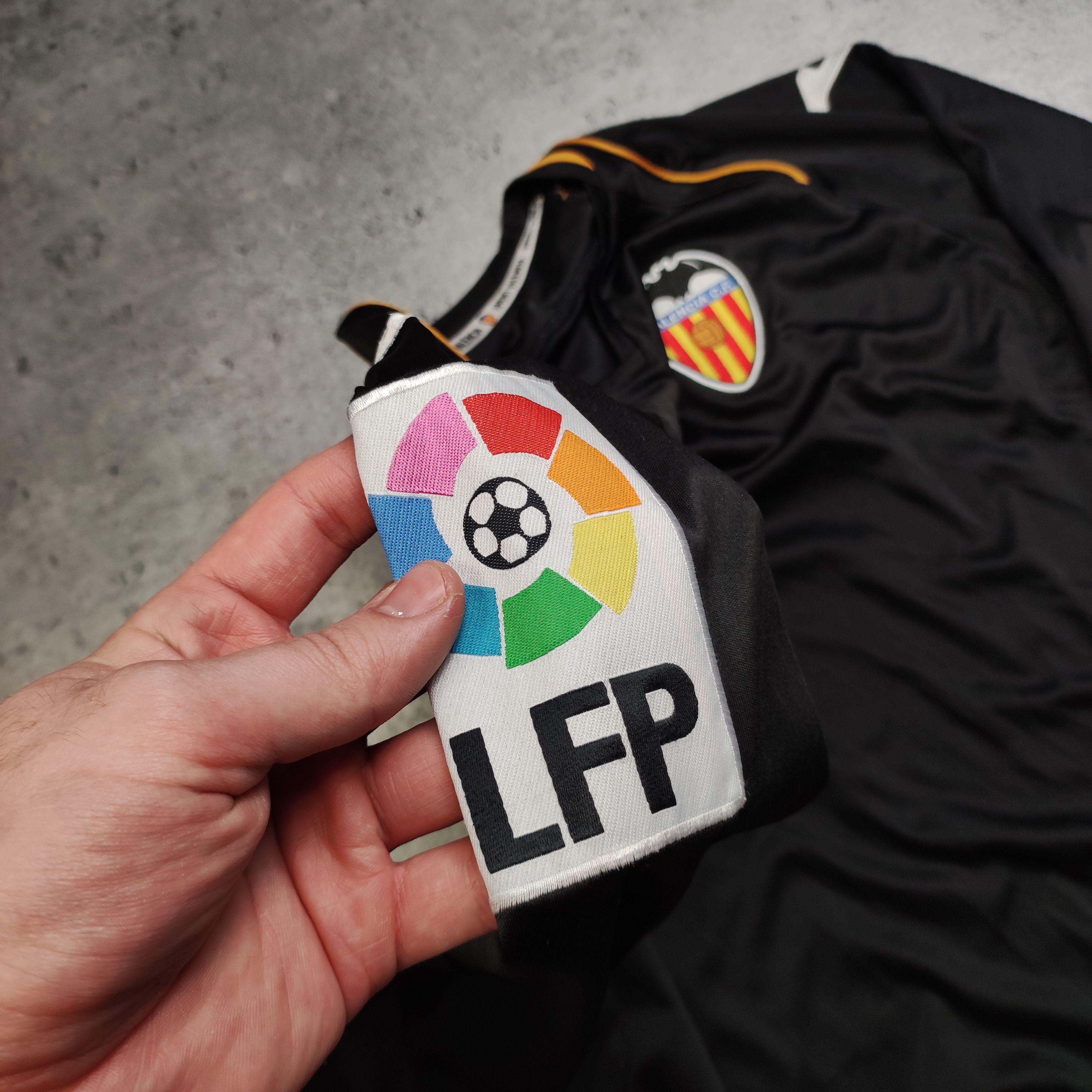 Vintage Vintage RARE 2011 Football Valencia Away Longsleeve Jersey Size US S / EU 44-46 / 1 - 4 Thumbnail