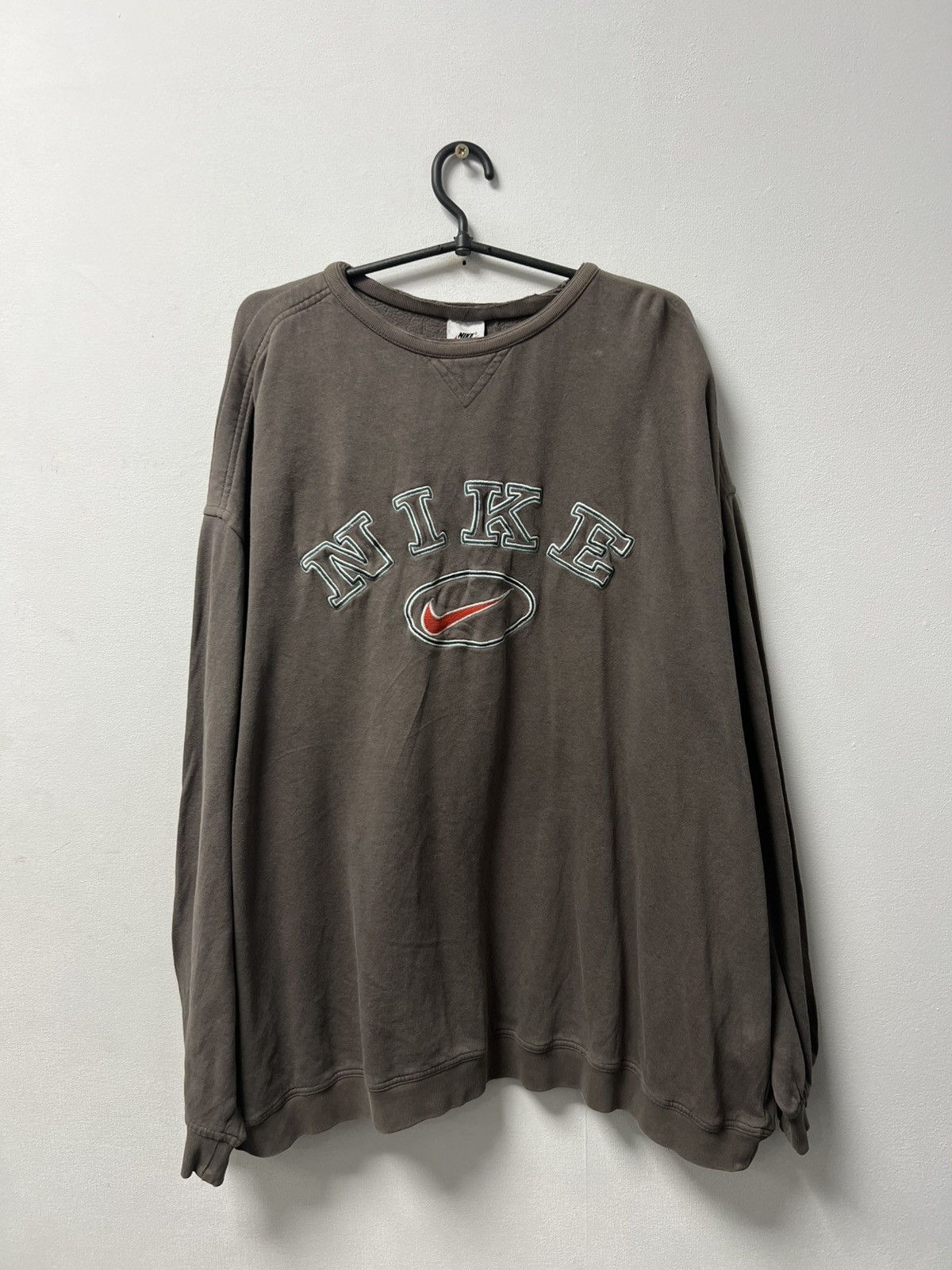 Nike Nike vintage big logo sweatshirt custom cropped baggy fit Size US XL / EU 56 / 4 - 1 Thumbnail