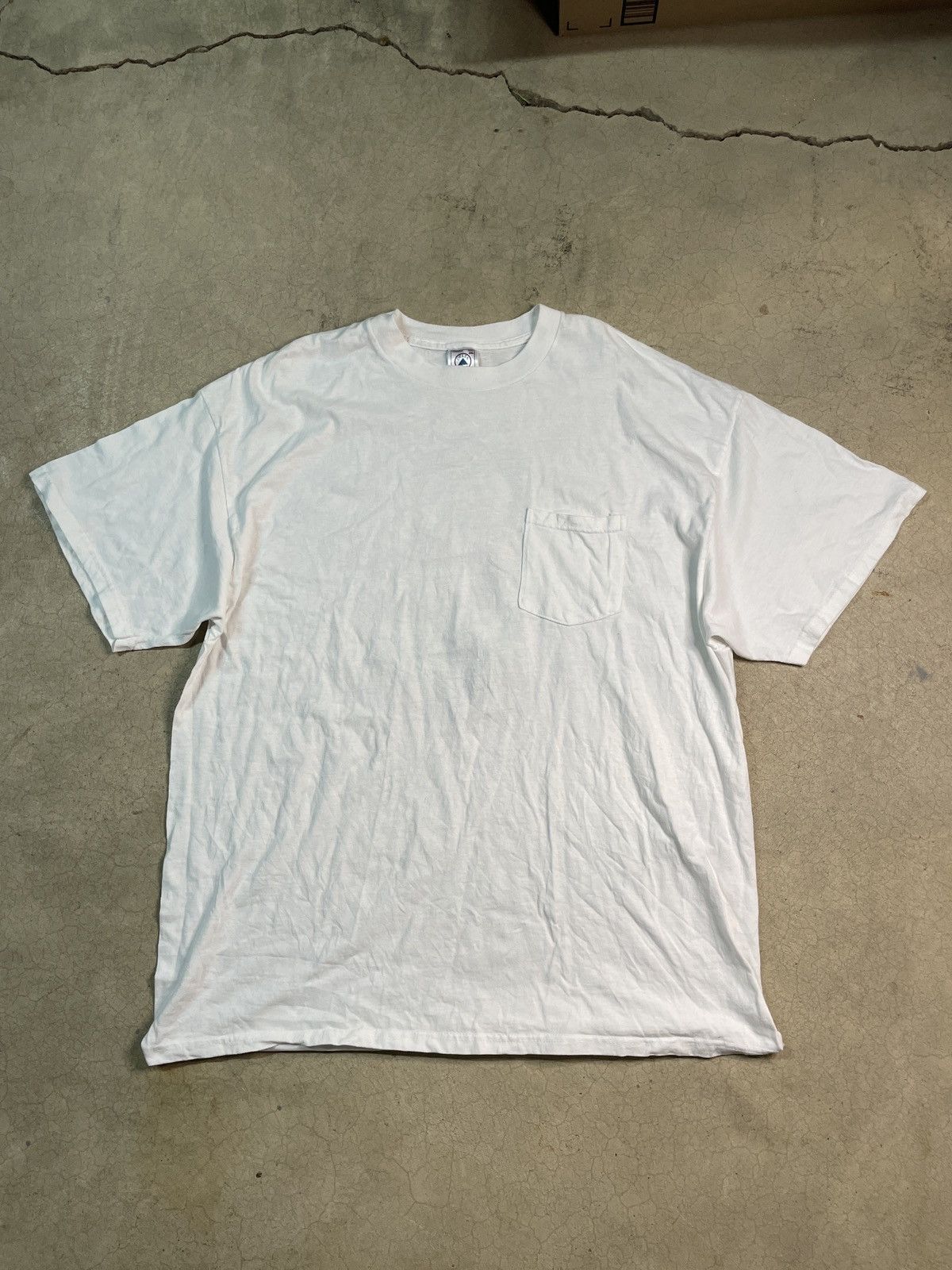 Delta VTG 90s Delta Pro Weight Nutcracker White Pocket Tee T-shirt Size US XXL / EU 58 / 5 - 3 Thumbnail