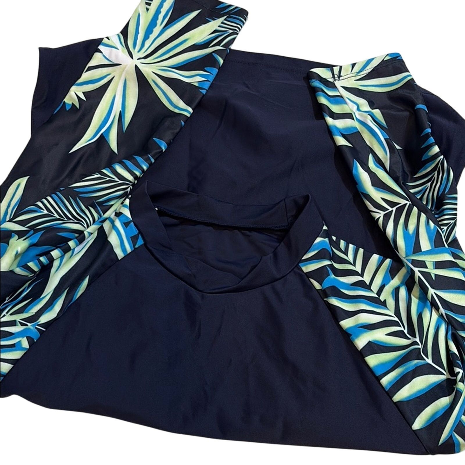 The Unbranded Brand Rash Guard Size Large Blue Floral Long Sleeve Top Size L / US 10 / IT 46 - 3 Thumbnail