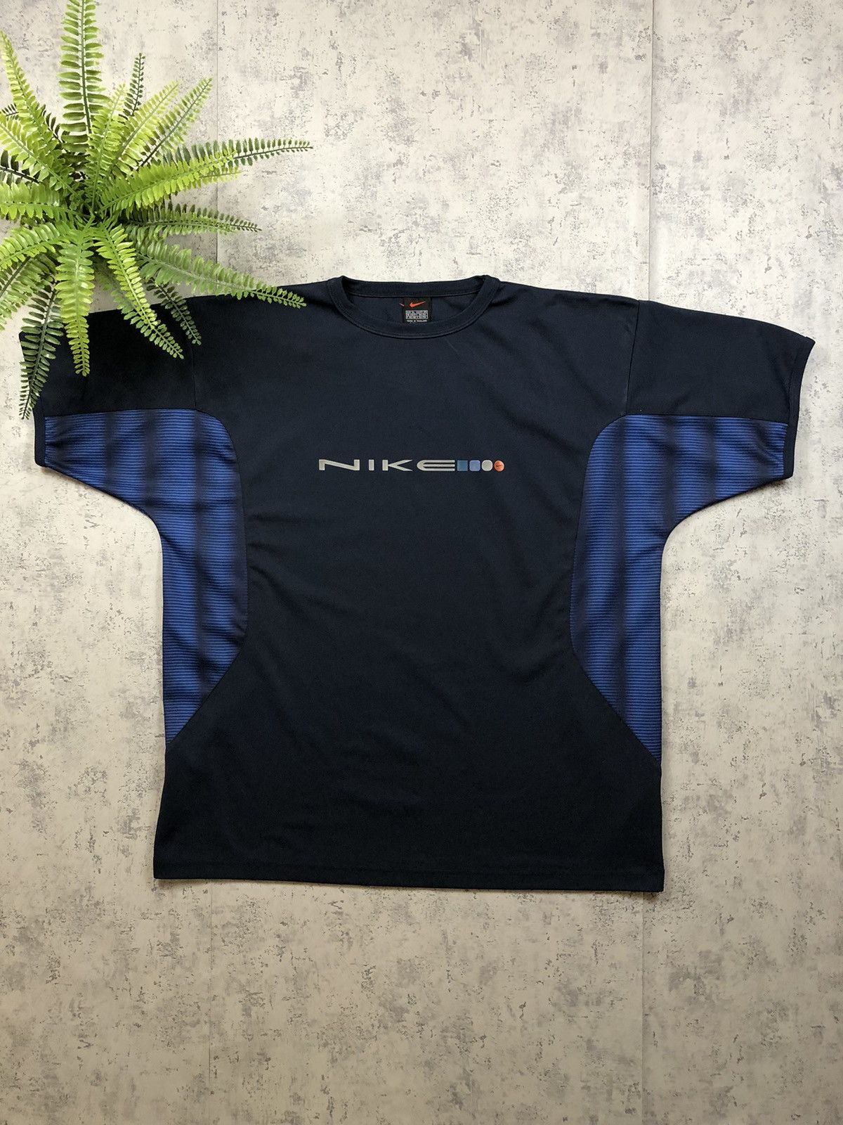 Nike 90’s NIKE BIG CENTRAL LOGO RETRO TEE SWOOSH Y2K RARE Size US XL / EU 56 / 4 - 1 Thumbnail