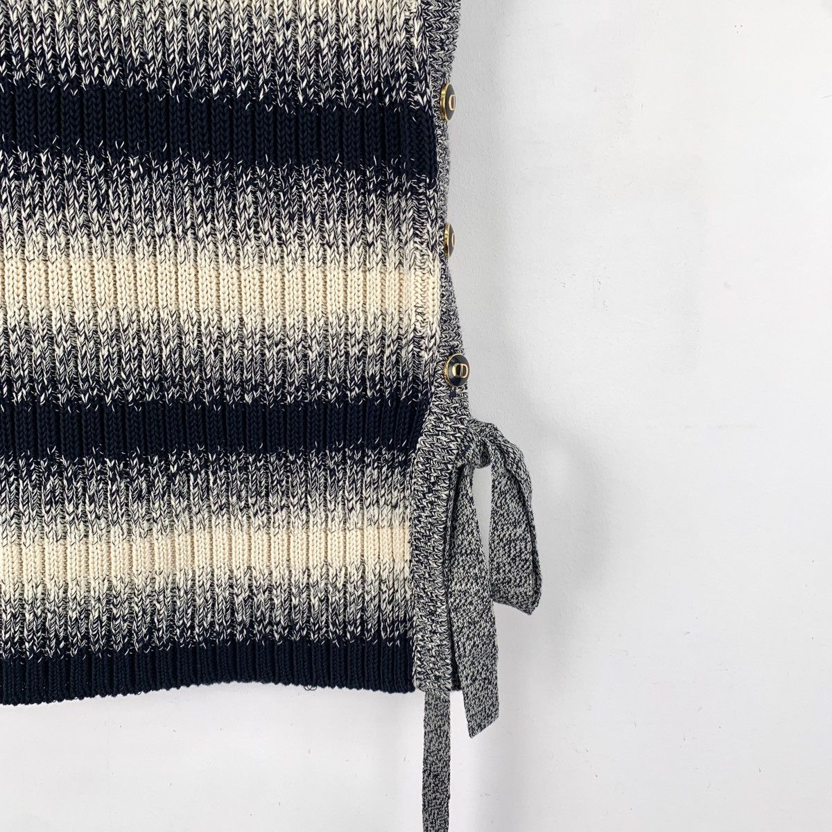 Dior Dior Dark Grey Side Button Tie Design V-neck Knit Vest K26WX Size XS / US 0-2 / IT 36-38 - 4 Thumbnail