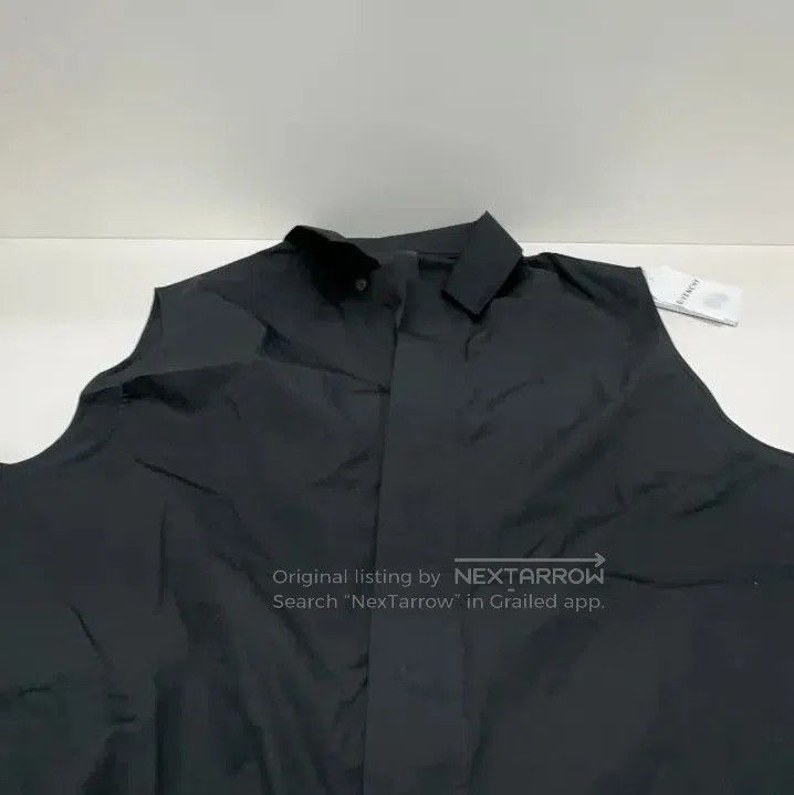 Givenchy Givenchy SS23 Men's Solid Lapel Sleeveless Shirt. Size US XXS / EU 40 - 7 Thumbnail