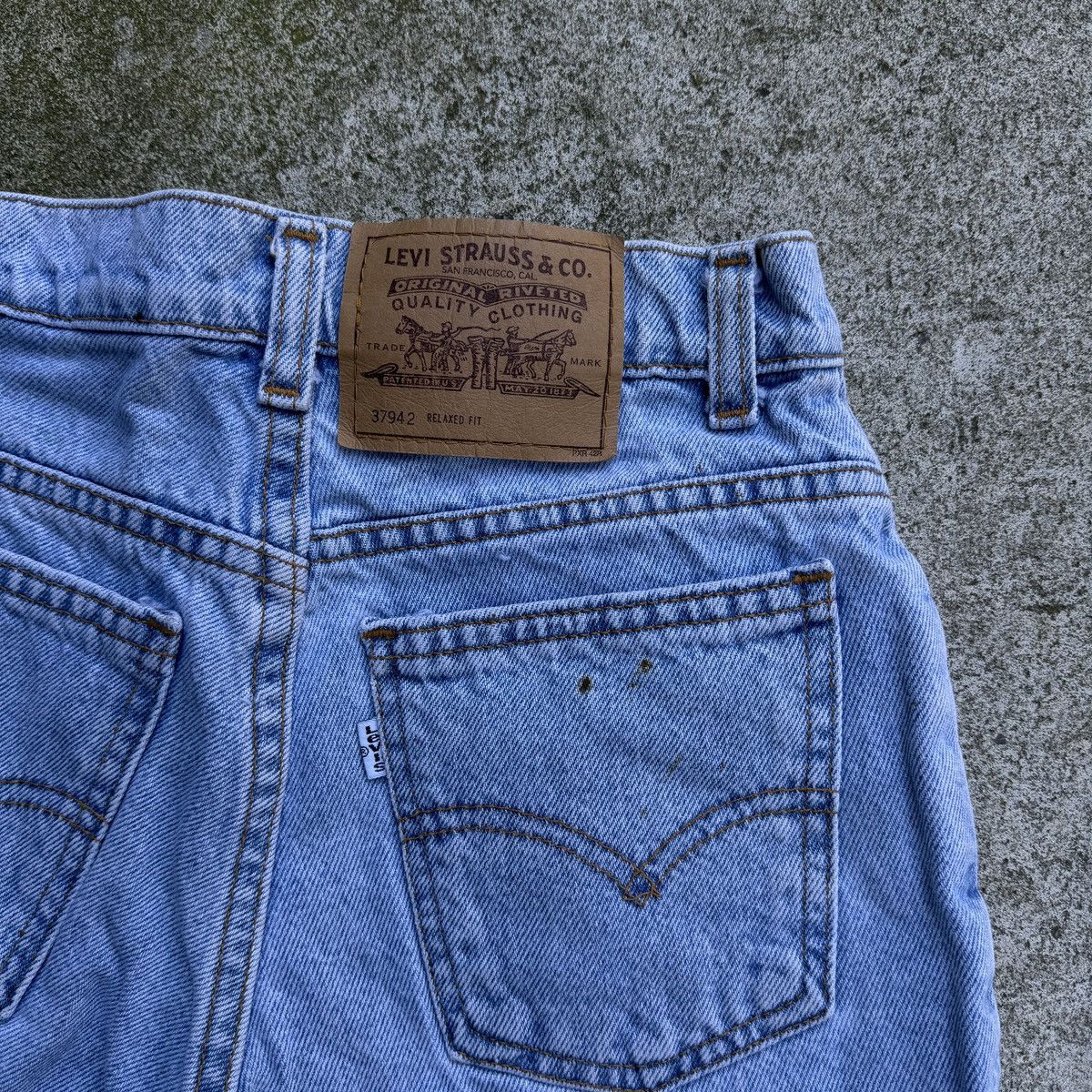 Levi's VINTAGE 90s LEVI’S WOMEN’S 950 RELAXED HIGH WAISTED SHORTS Size 24" / US 00 / IT 34 - 8 Thumbnail