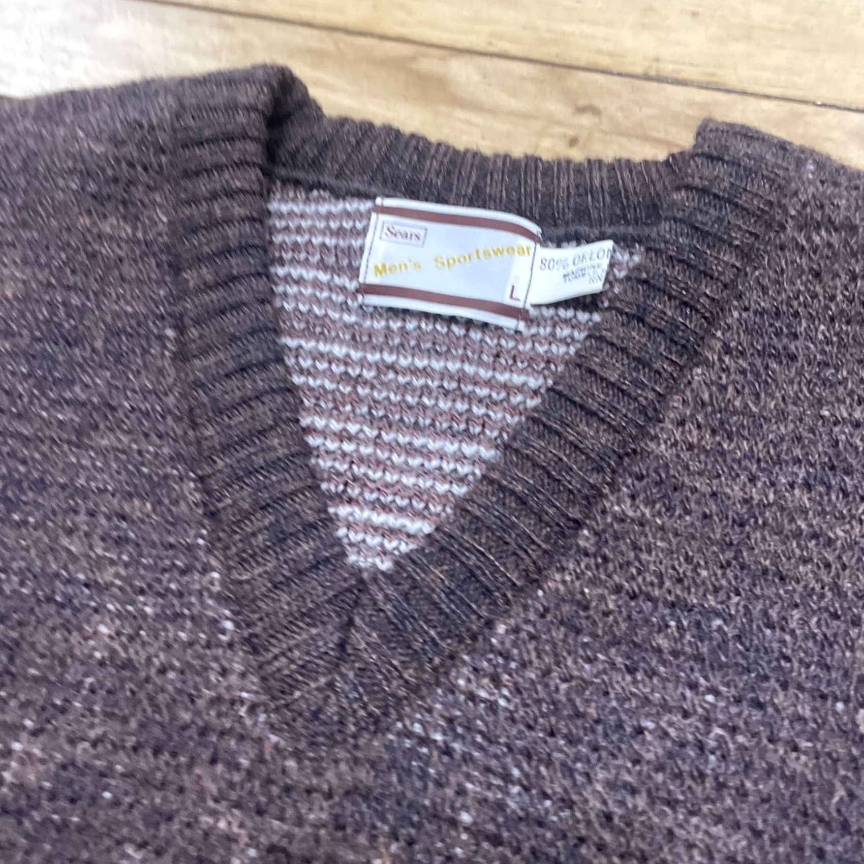 Sears VINTAGE Sears Men's Sportswear Wool Crop Vneck Argyle Sweater L Brown Orlon Acryllic Knit Pullover Geometric Pattern Mens Size US L / EU 52-54 / 3 - 4 Thumbnail