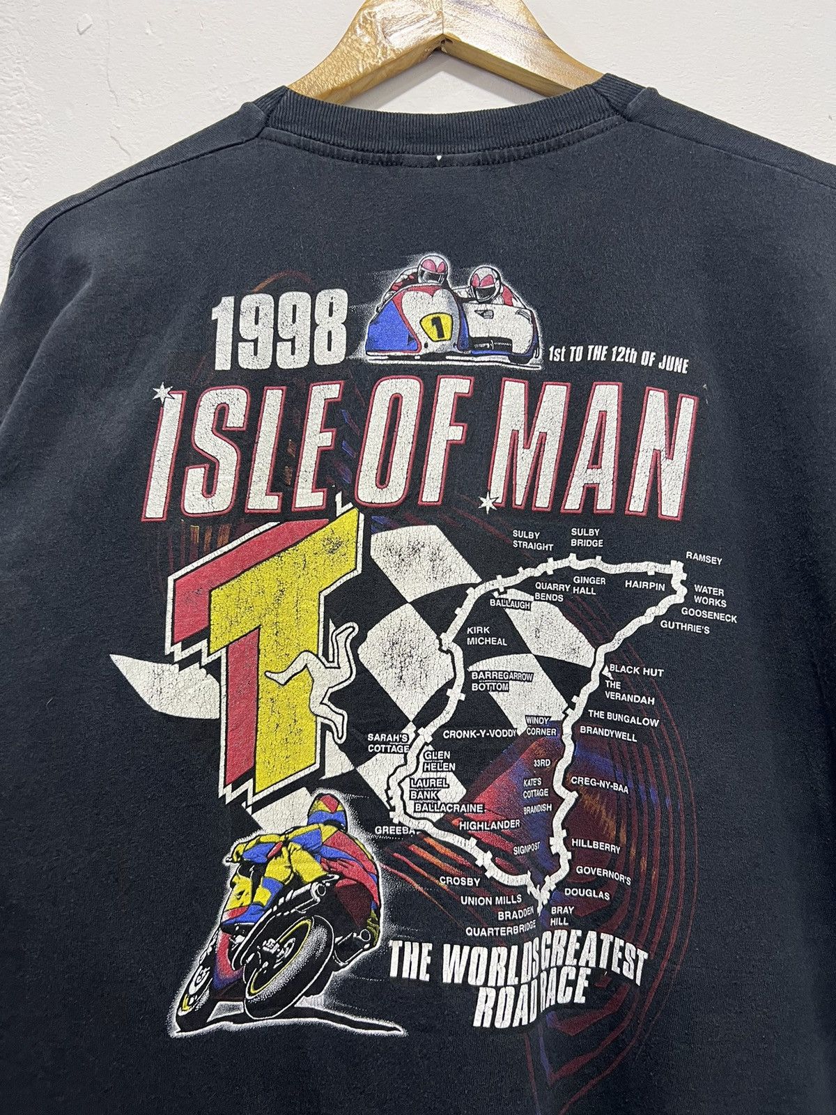 Vintage Vintage 1998’ MotoGP Isle Of Man Road Races Tshirt Size US L / EU 52-54 / 3 - 8 Thumbnail