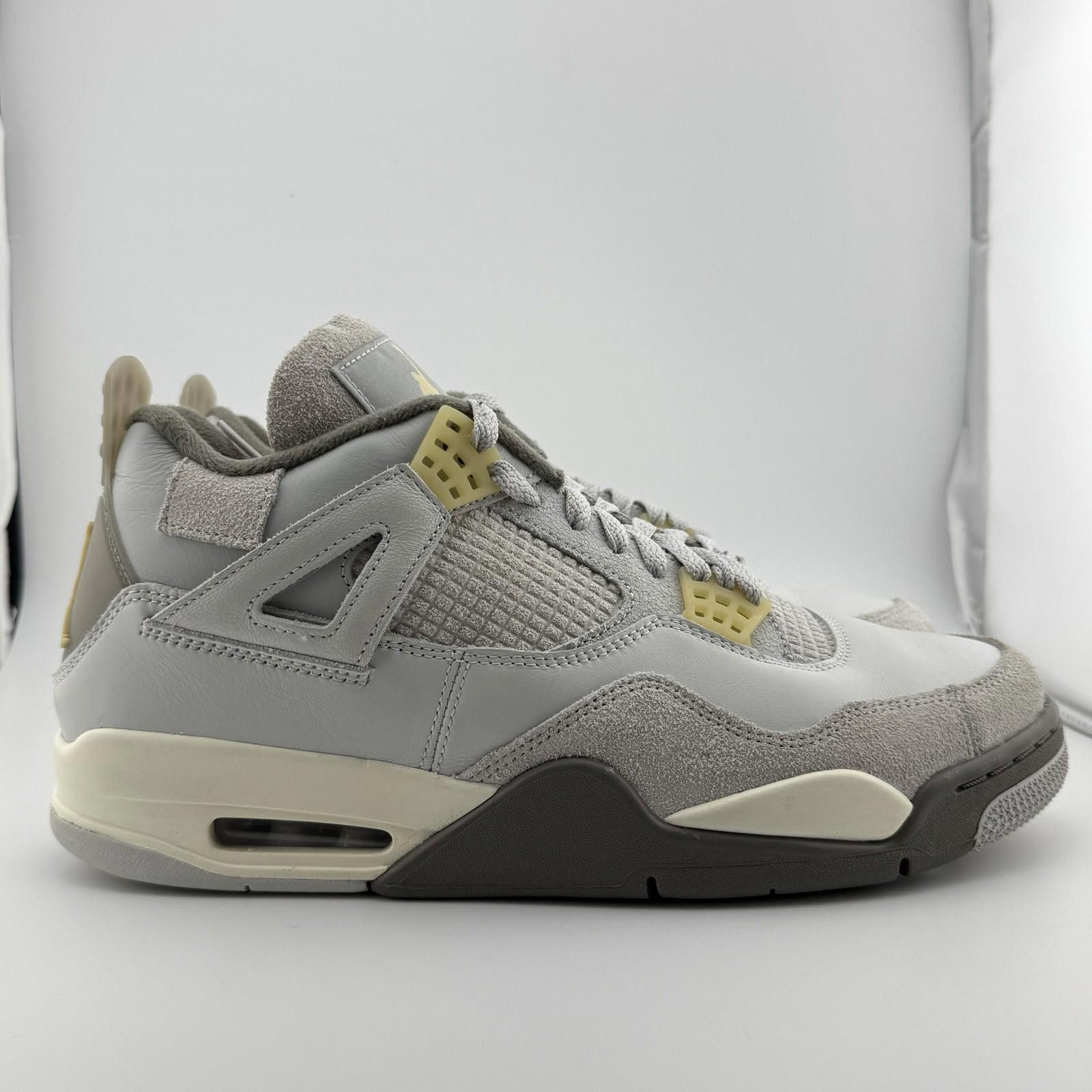 Jordan Brand Air Jordan 4 Retro SE Photon Dust Pale Vanilla US 11 Used Size US 11 / EU 44 - 4 Thumbnail