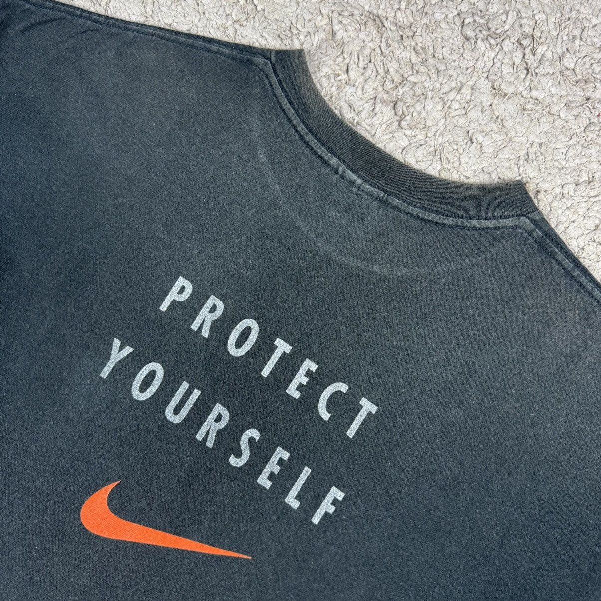 Nike Vintage Faded Nike Ndestrukt Centre Swoosh T-shirt Size US L / EU 52-54 / 3 - 9 Thumbnail