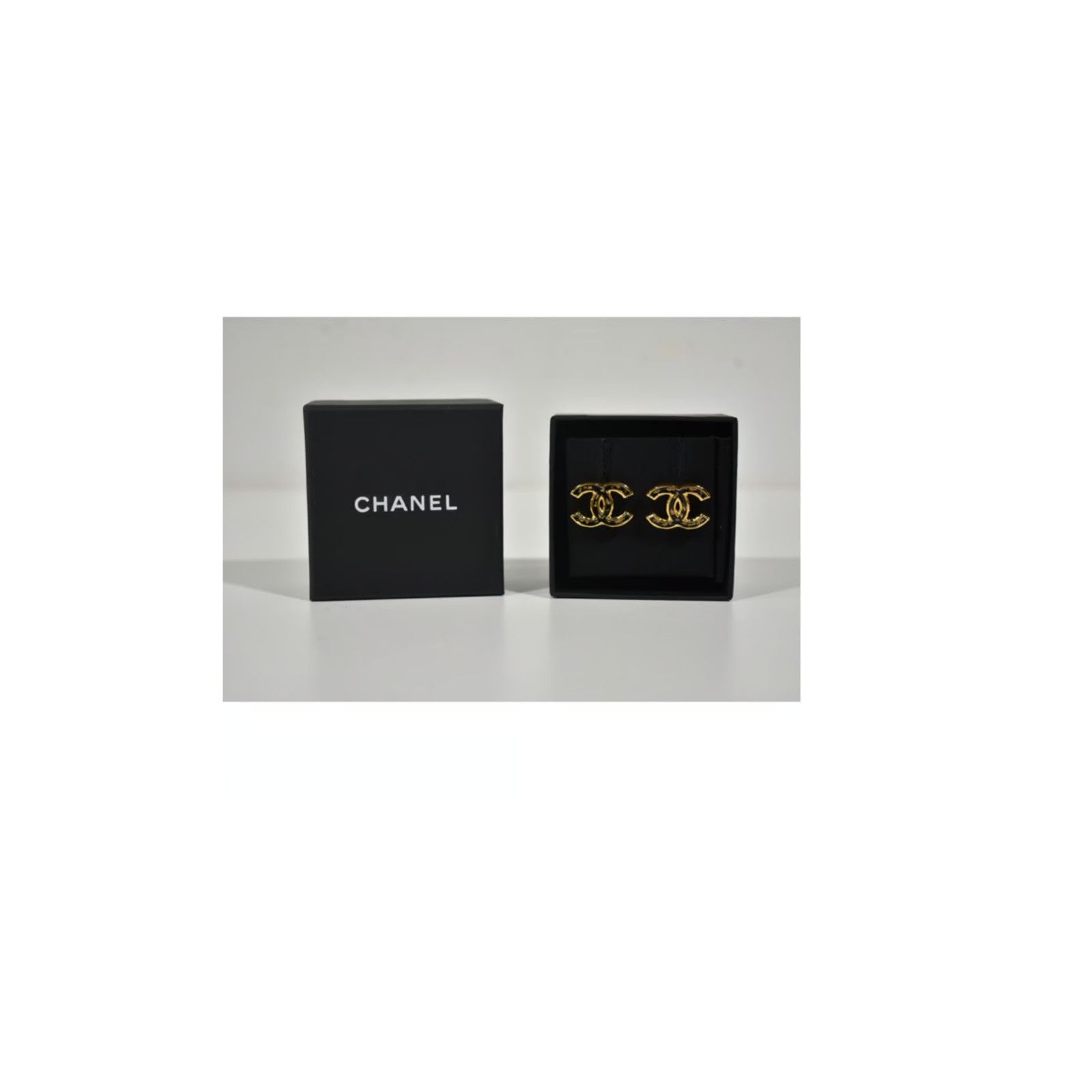 Chanel Chanel Gold Black Interlocking Drop Statement Stud Earrings Size ONE SIZE - 4 Thumbnail