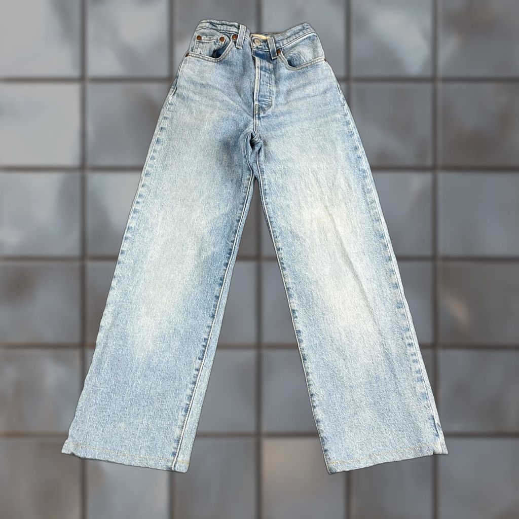 Levi's Levi's Womens Jeans Ribcage Straight 24 25 UK 4 Cropped Light Wash Blue Stretch Jeans Reflecting Vintage? No - Regular Rise High Rise? Size 27" / US 4 / IT 40 - 1 Thumbnail