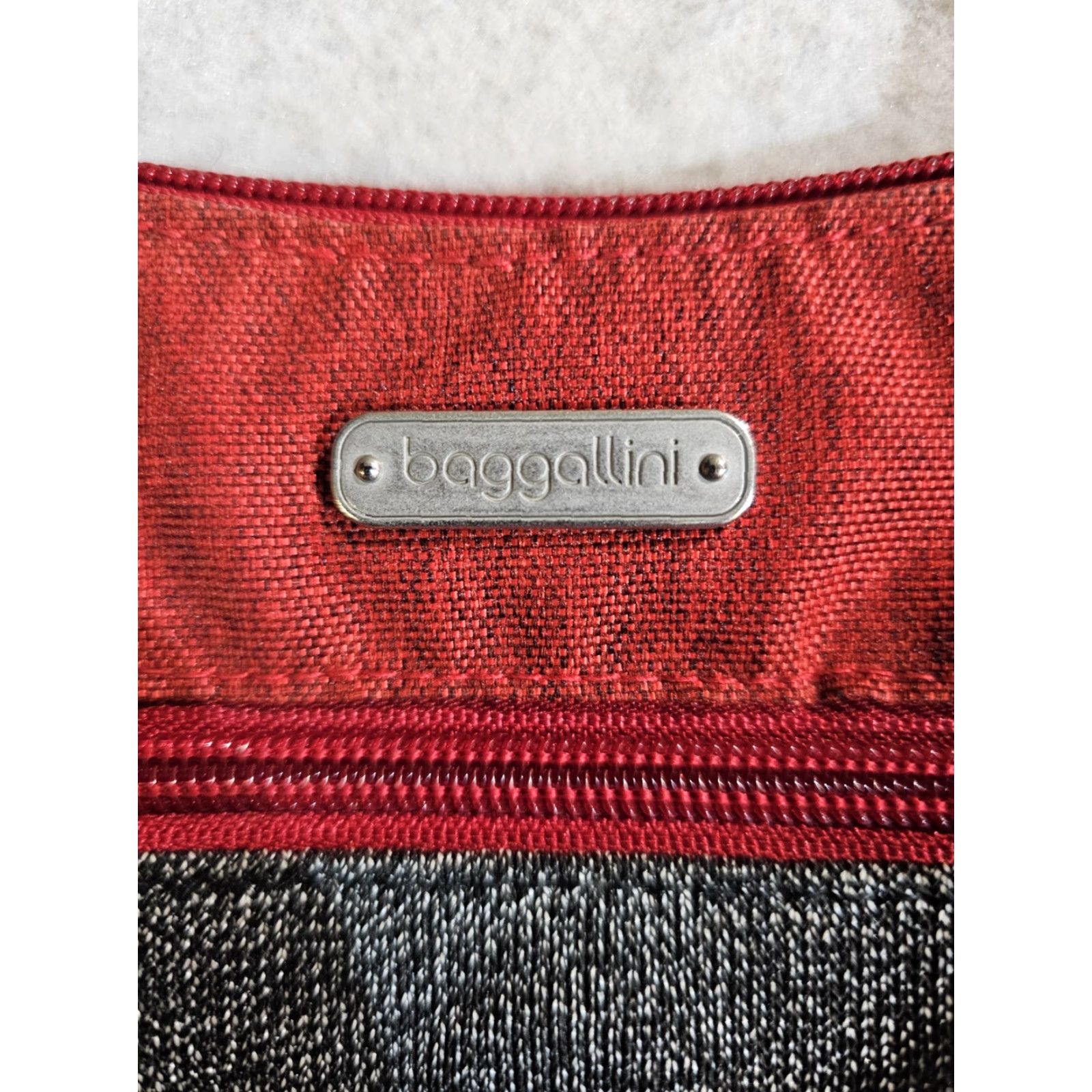 Vintage Baggallini SecurTex Anti Theft Half Moon Crossbody Travel Bag Red & Gray Handbag Size ONE SIZE - 3 Thumbnail