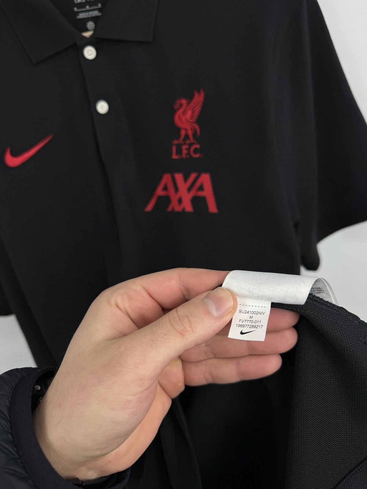 Nike 🏴󠁧󠁢󠁥󠁮󠁧󠁿 24/25 Nike Liverpool LFC AXA Polo T-Shirt Dri-FIT Rare Y2K Size US M / EU 48-50 / 2 - 12 Thumbnail
